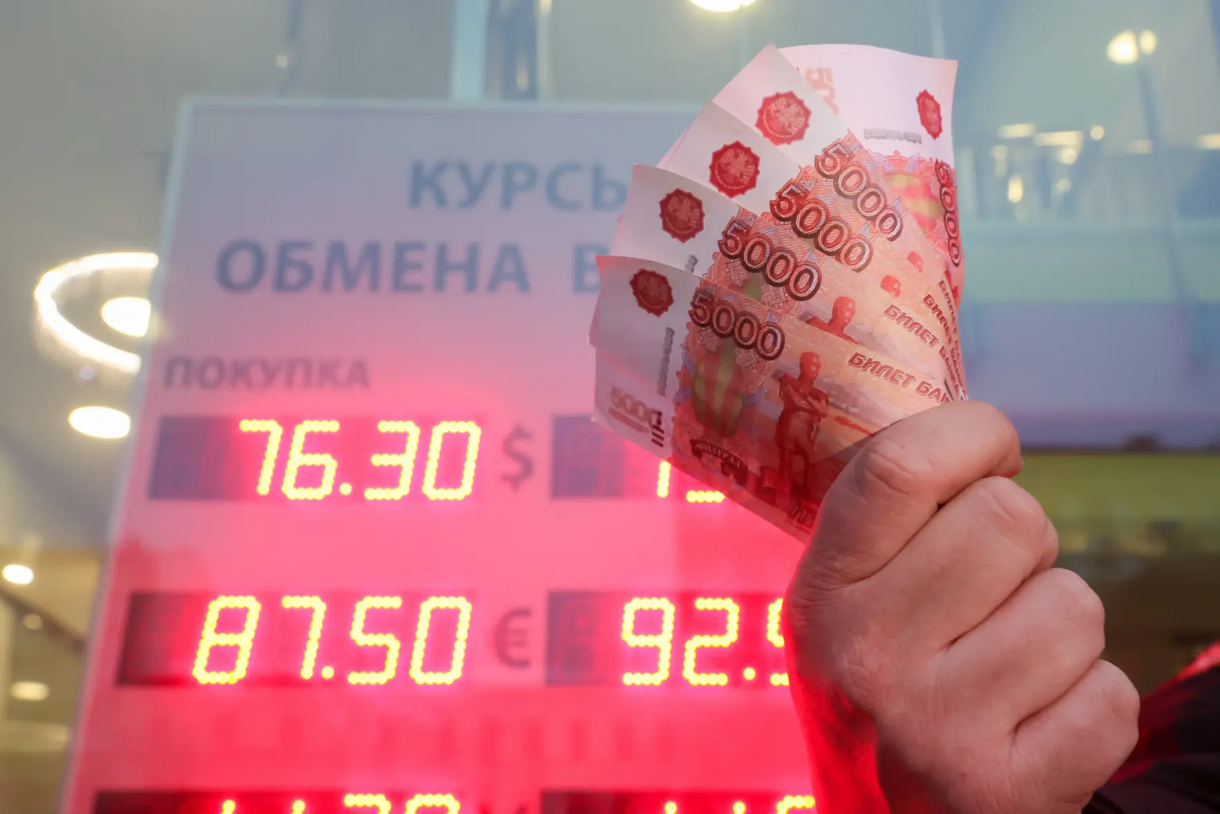 Аксаков: рубль в ближайшие полгода ждут спокойные месяцы, доллар может просесть