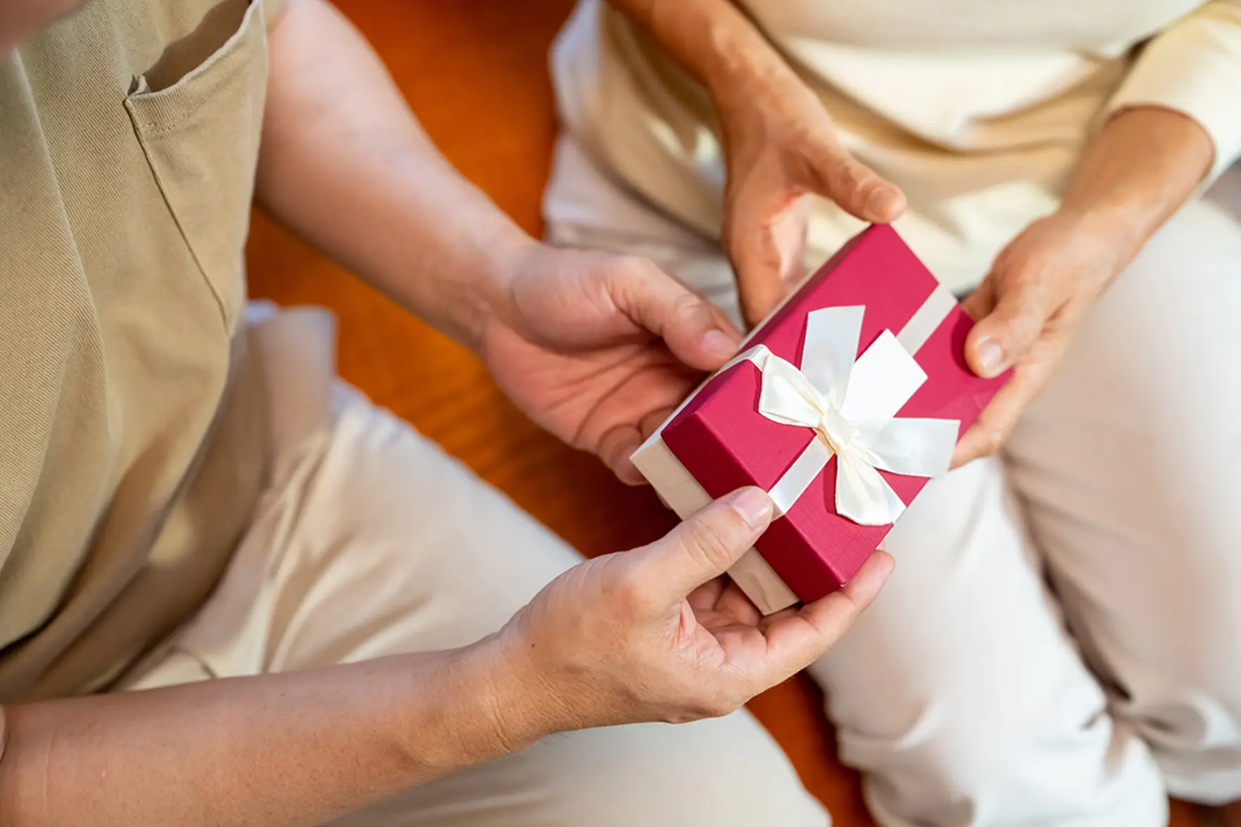 Что не дарить на 8 Марта: антирейтинг подарков от россиянок