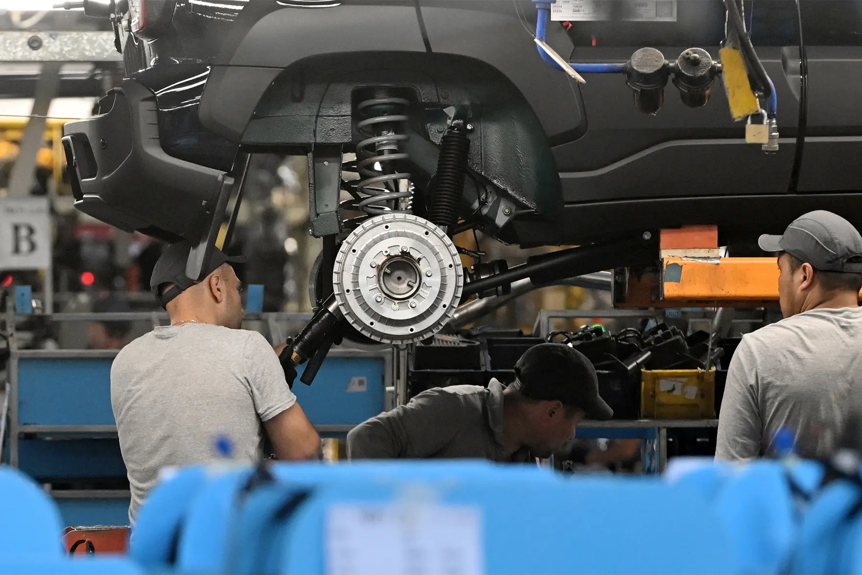 Автозаводы, покинутые иностранцами, возобновят работу до лета 2026 года