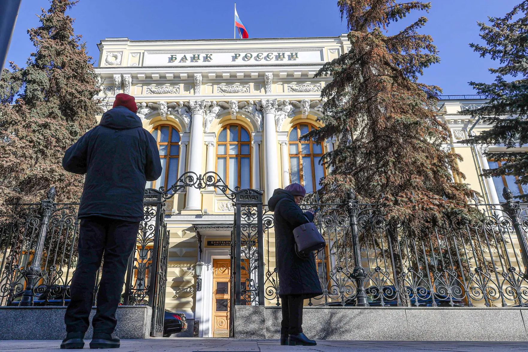 Банк России будет продавать иностранную валюту на сумму 4,62 миллиарда рублей в день