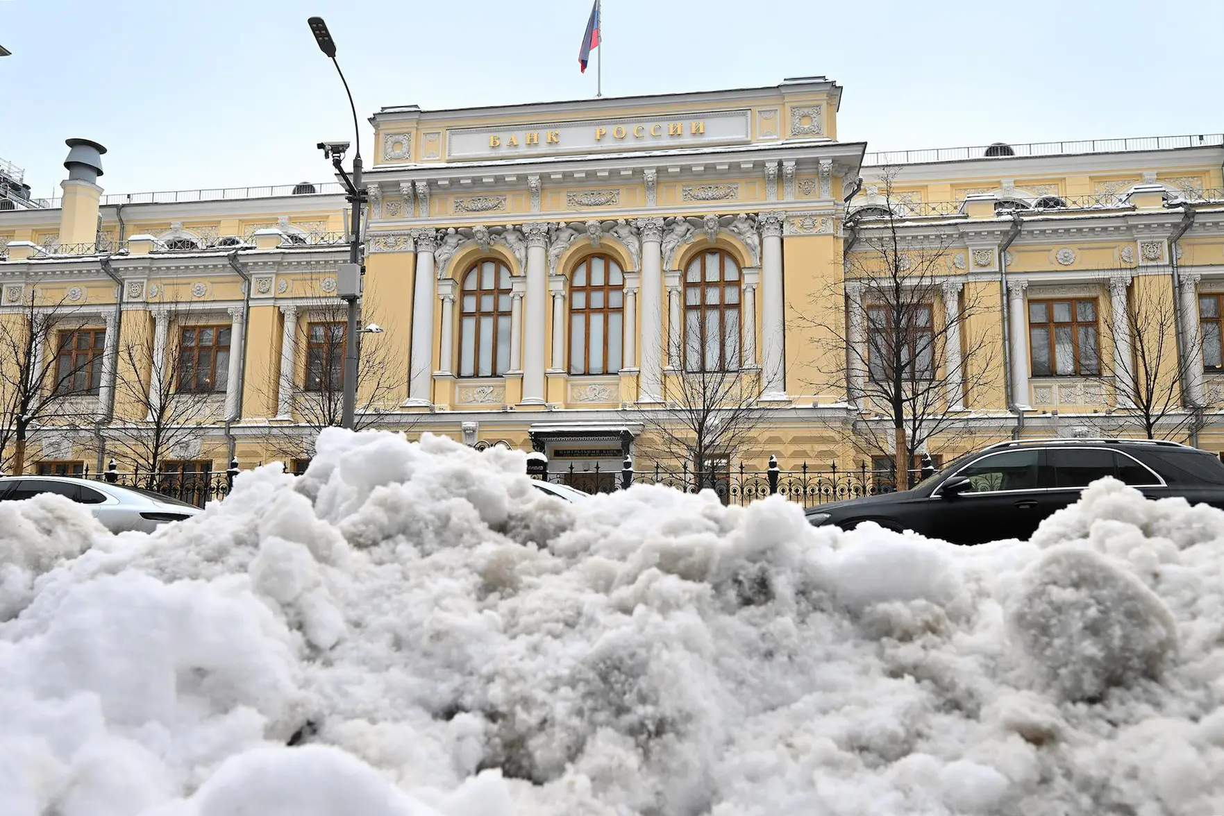 ЦБ объяснил, почему экономике нельзя жертвовать ни одним фактором роста
