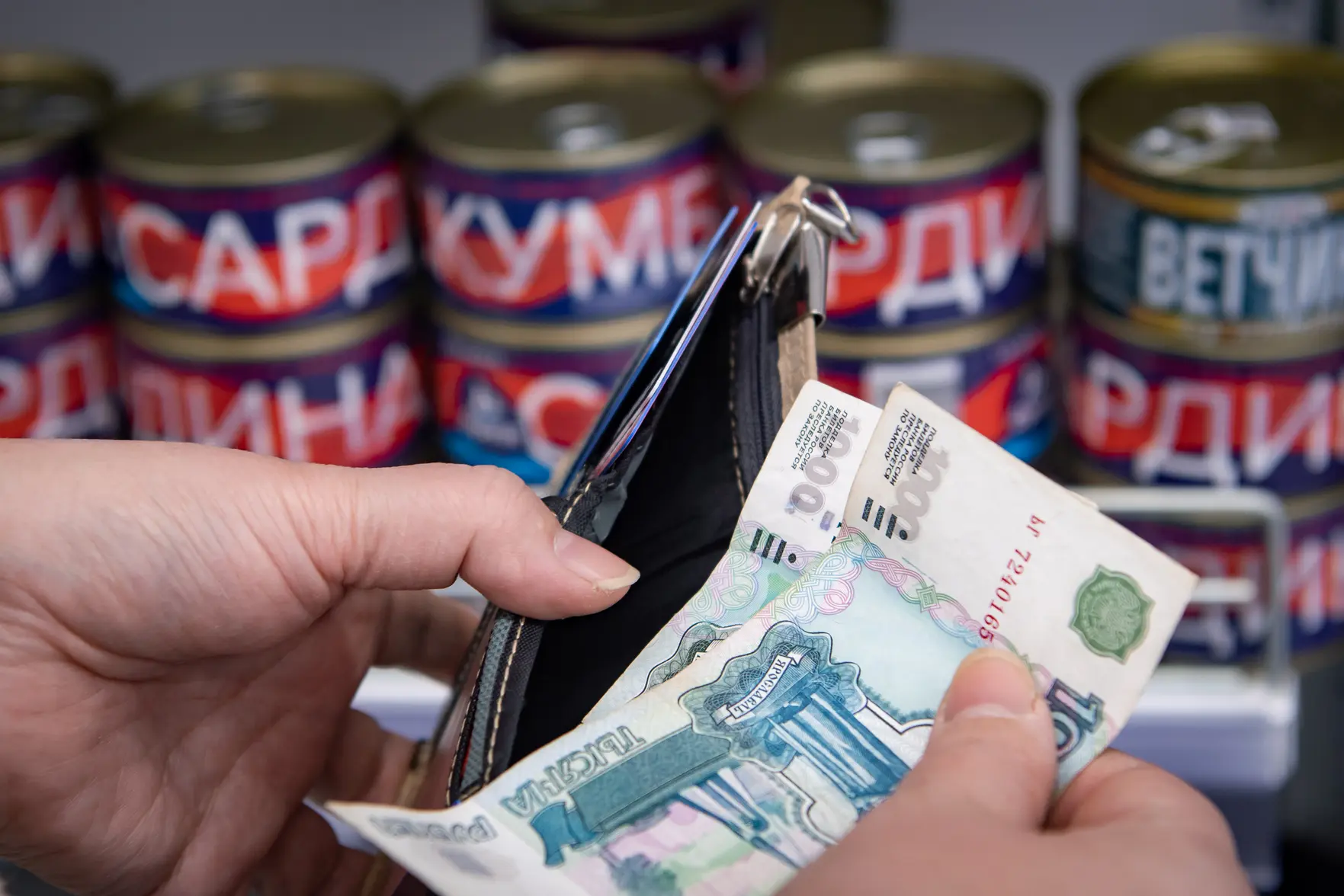 ЦБ ждет замедления роста зарплат в России в 2026 году