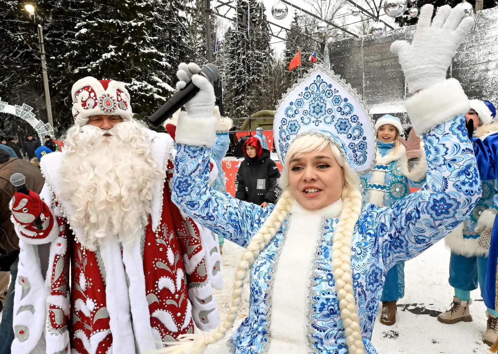 Цены на Деда Мороза и Снегурочку в Москве взлетели в канун Нового года