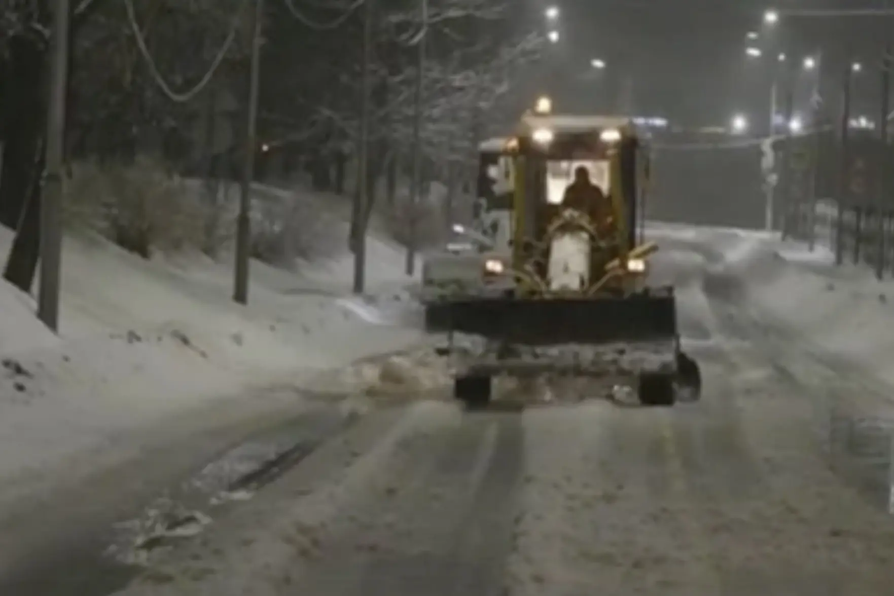 Мощный циклон обрушил снежный шторм на Камчатку