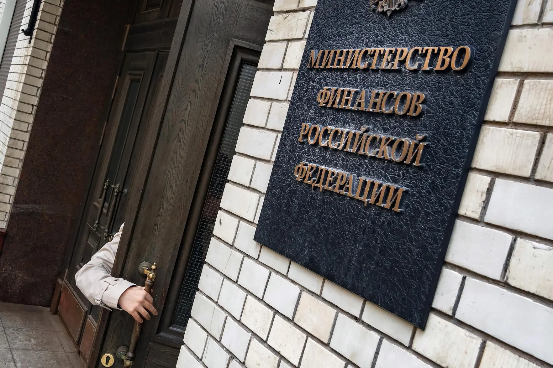 Дефицит федерального бюджета России за 2025 год оценили в 5,645 трлн рублей