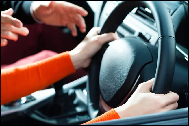 В автошколах разрешат дистанционную теорию с марта 2026 года