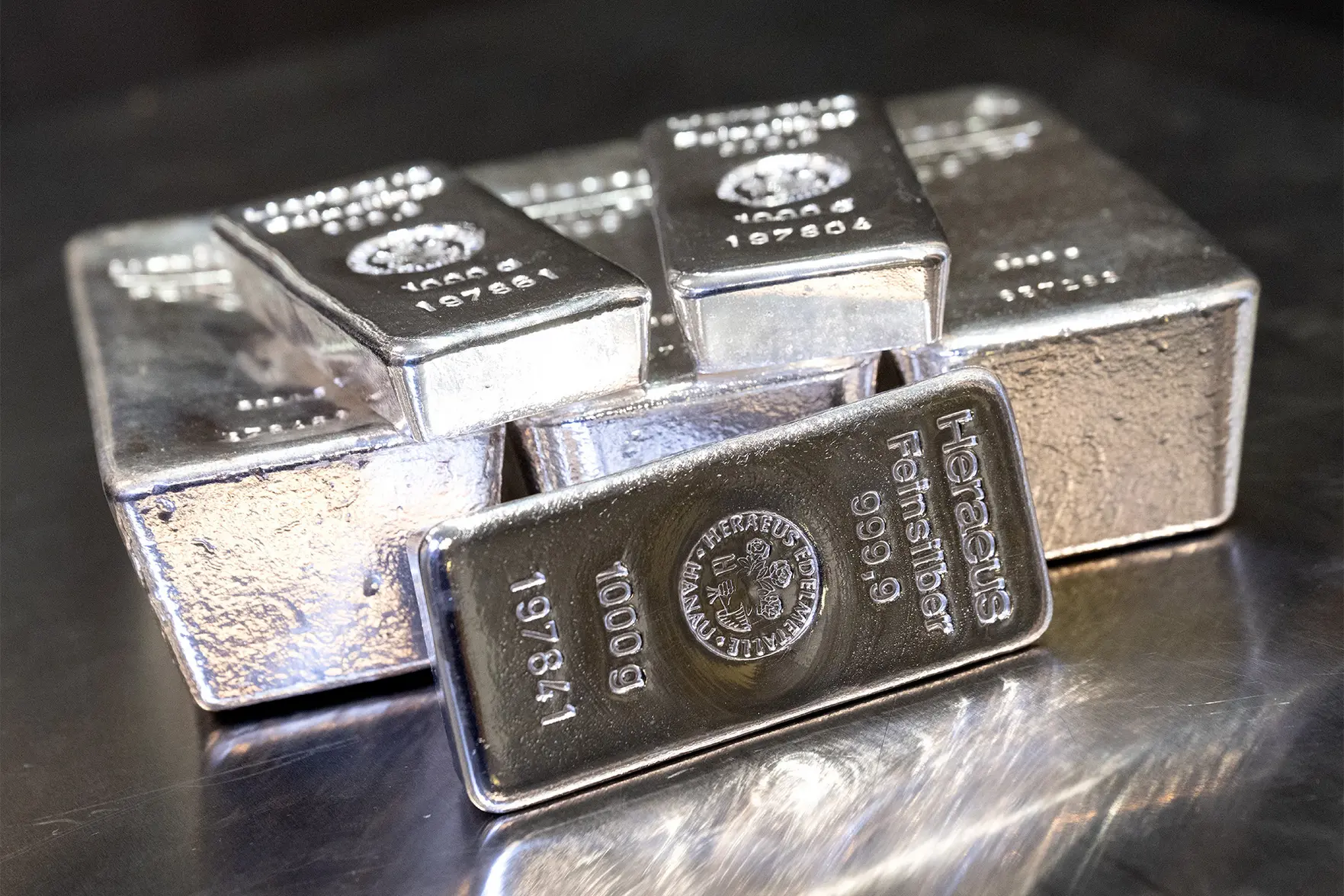 Серебро, золото и платина обновили максимумы на торгах 22 января