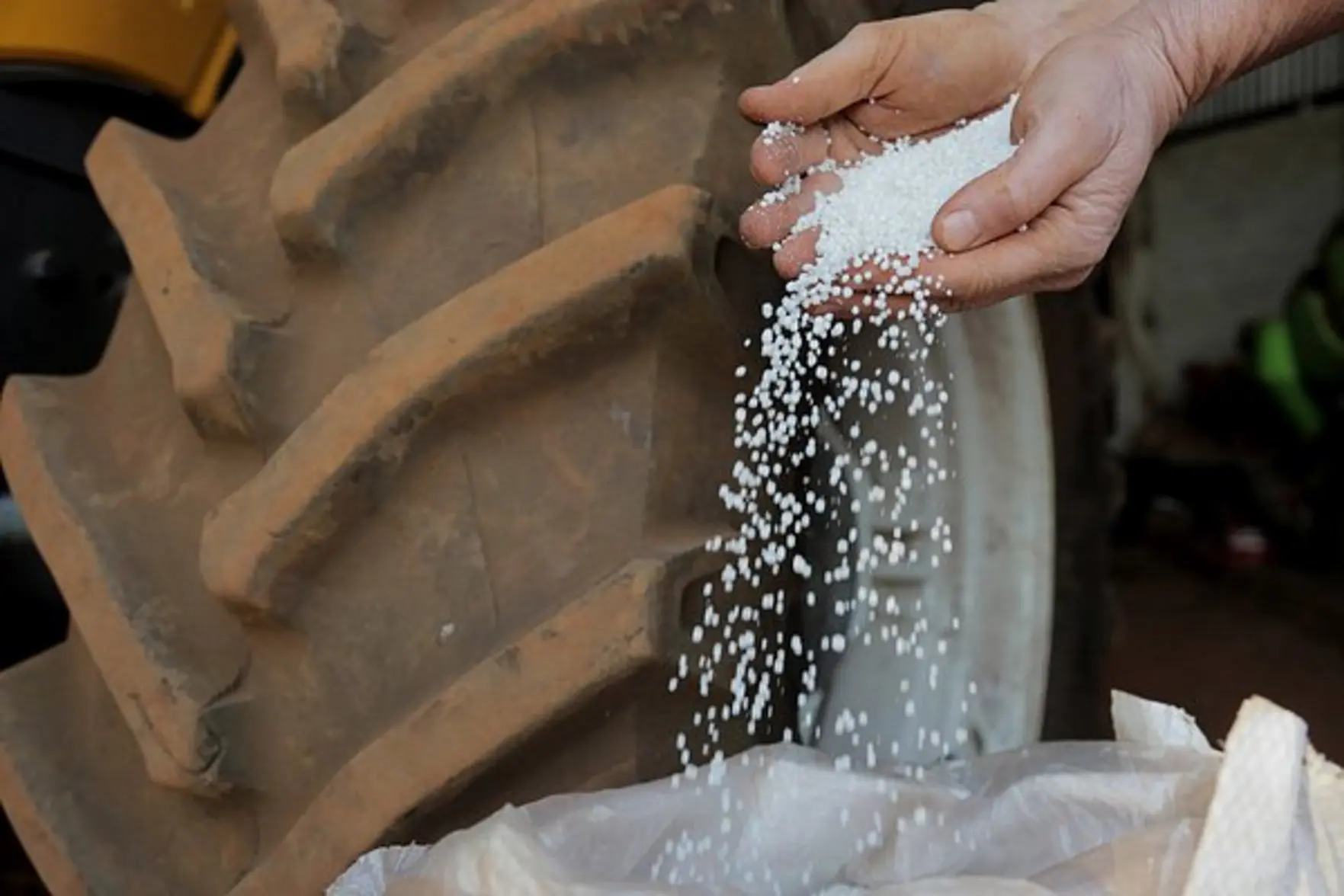 Европа продолжает покупать российские удобрения