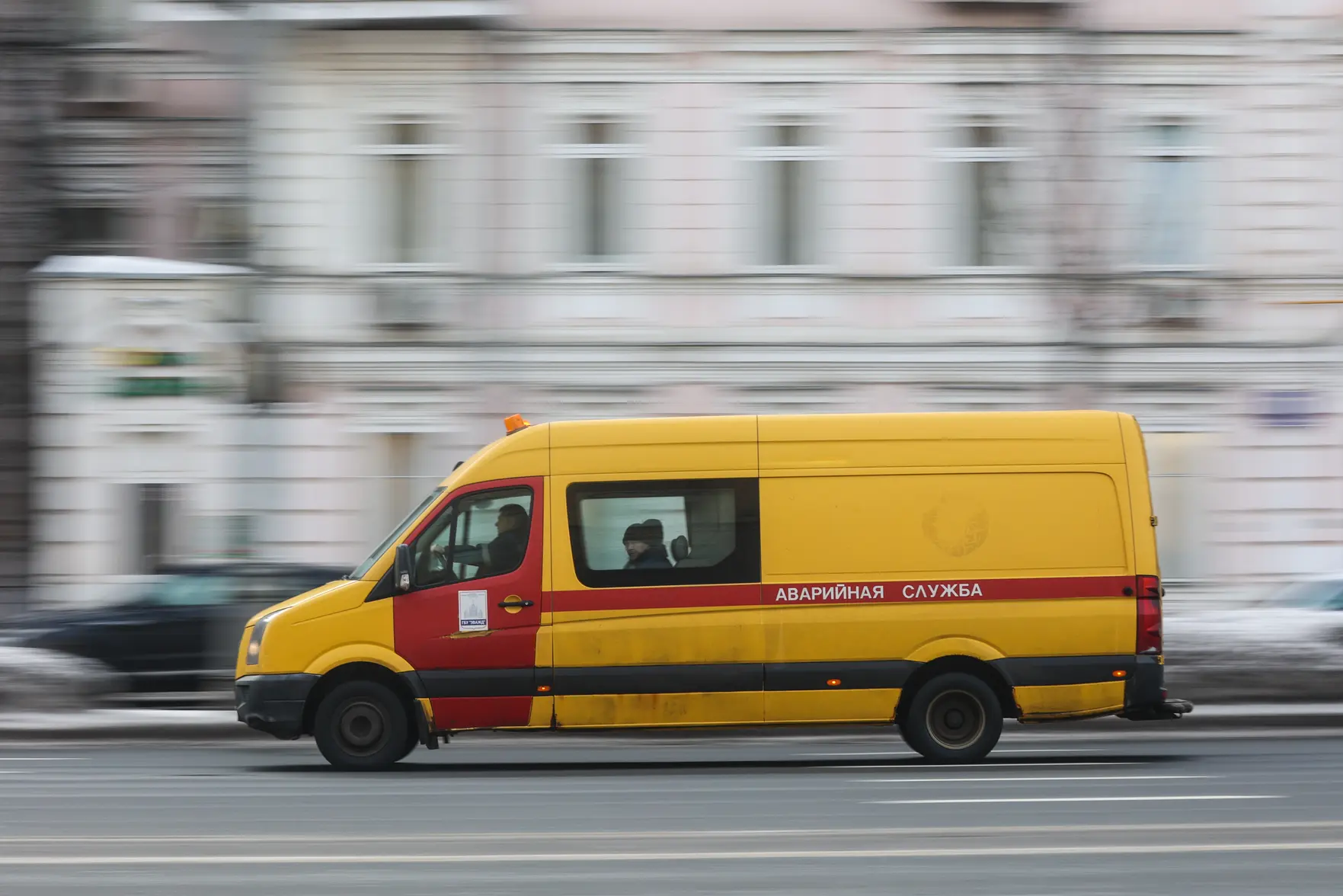 Фекальные реки и жуткий запах вокруг детского сада «Алые паруса»