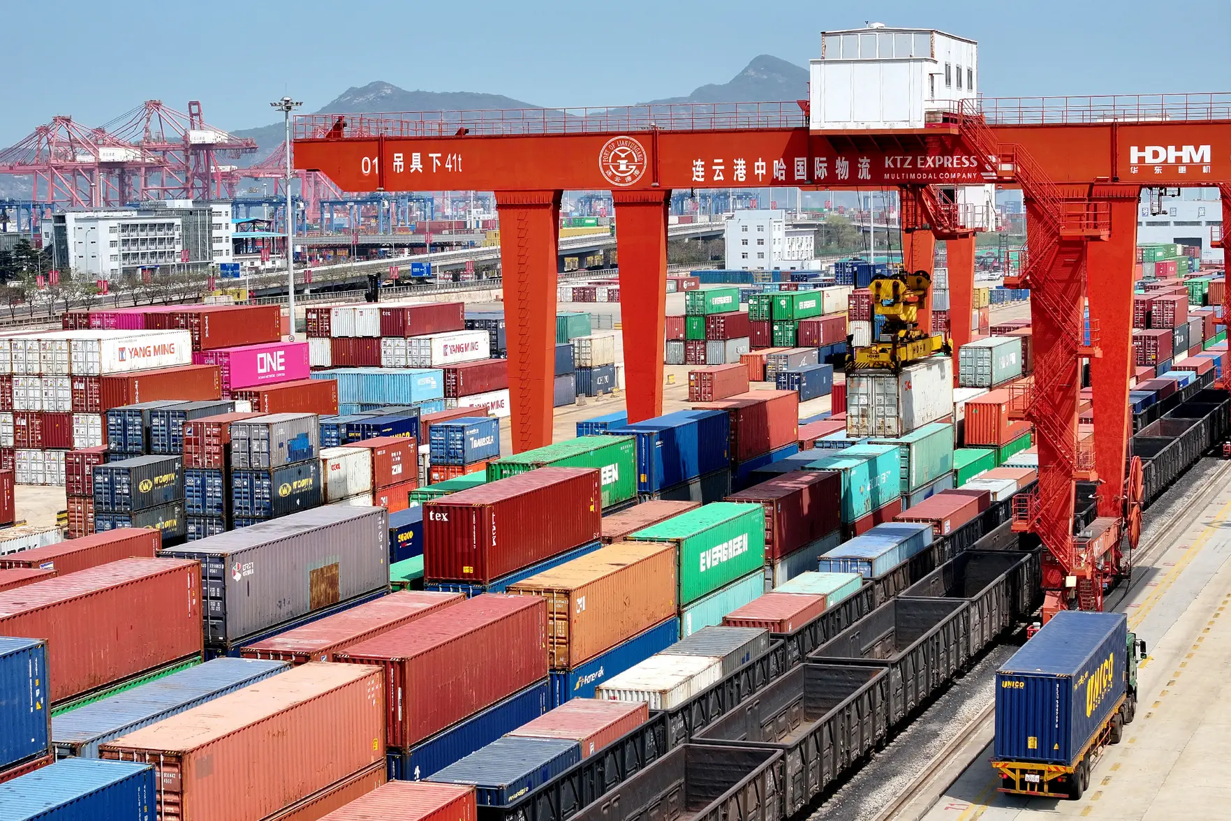 Грузоперевозки из Китая в Россию подорожают: что ждет логистику