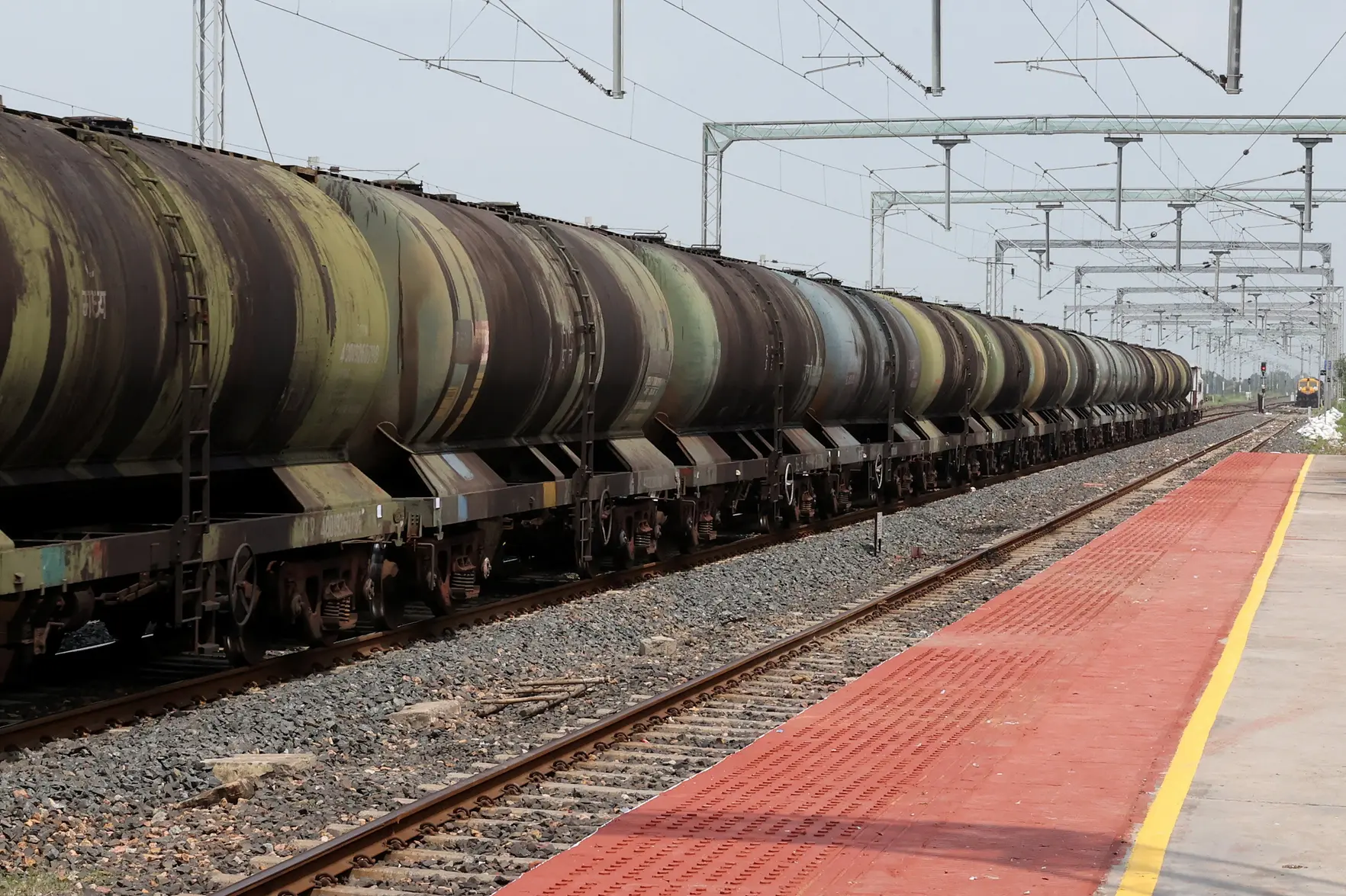 Индия требует еженедельных отчетов об импорте нефти из России и США