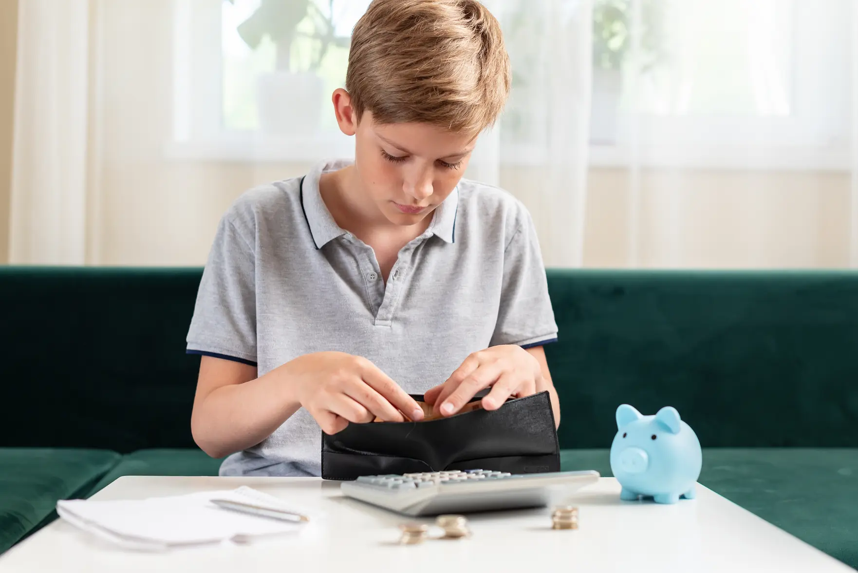 Как научить школьника копить деньги: возраст, цели, доходы и хранение