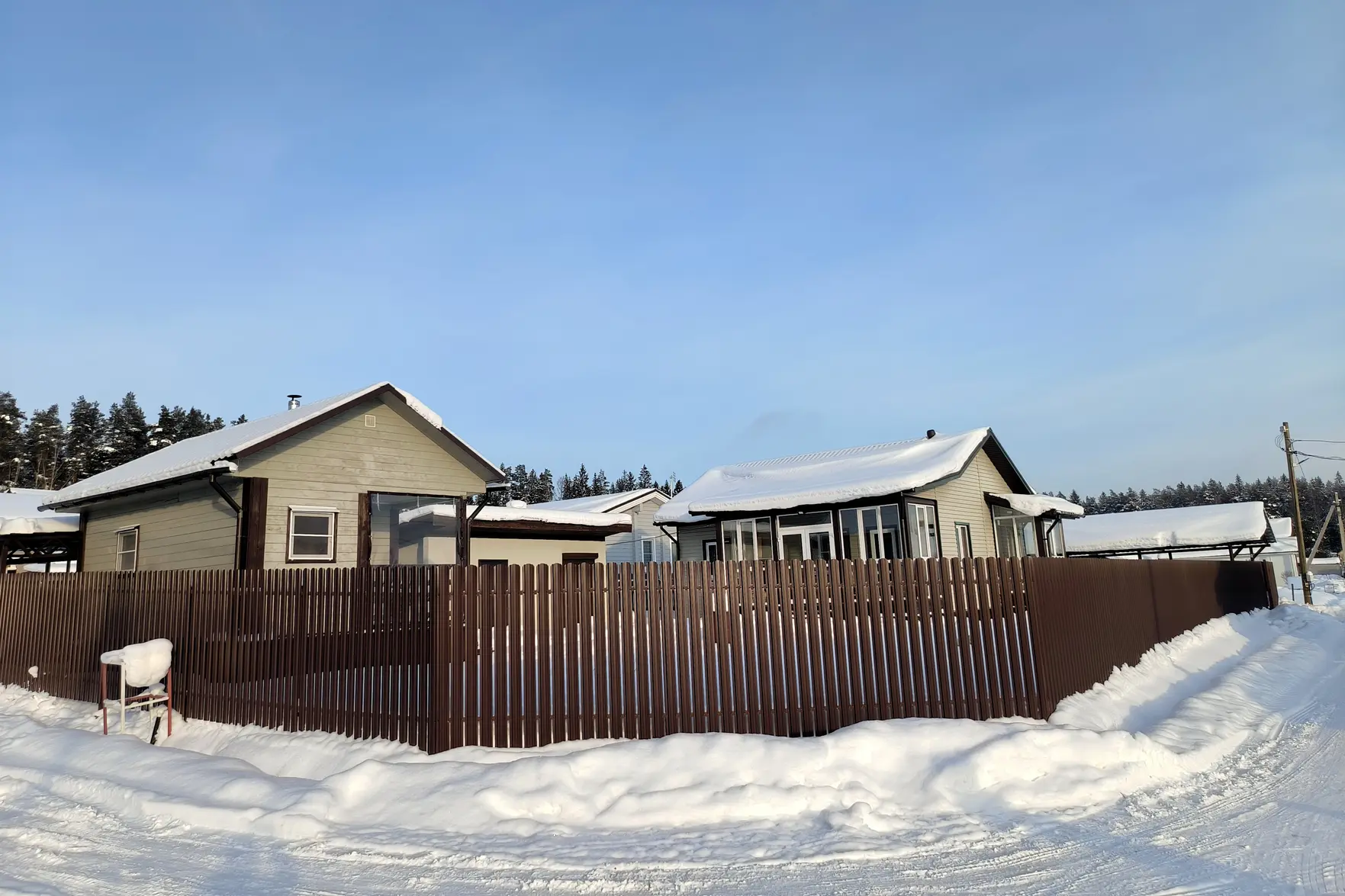 Как правильно убирать снег на даче: советы эксперта