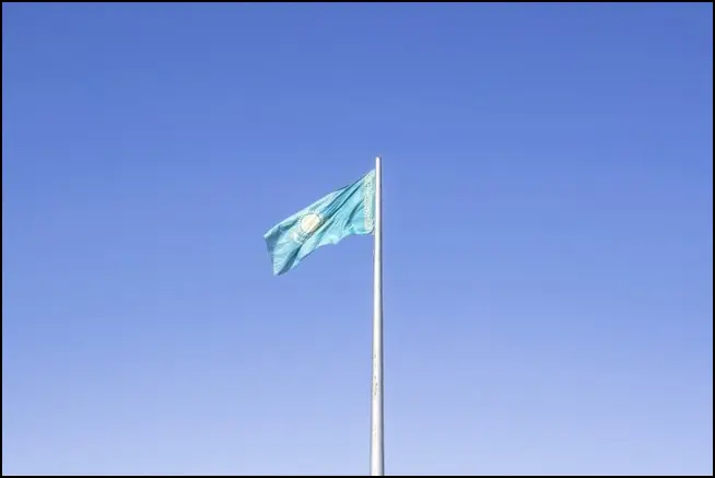 Казахстан повышает сбор на машины из России для защиты местного автопрома