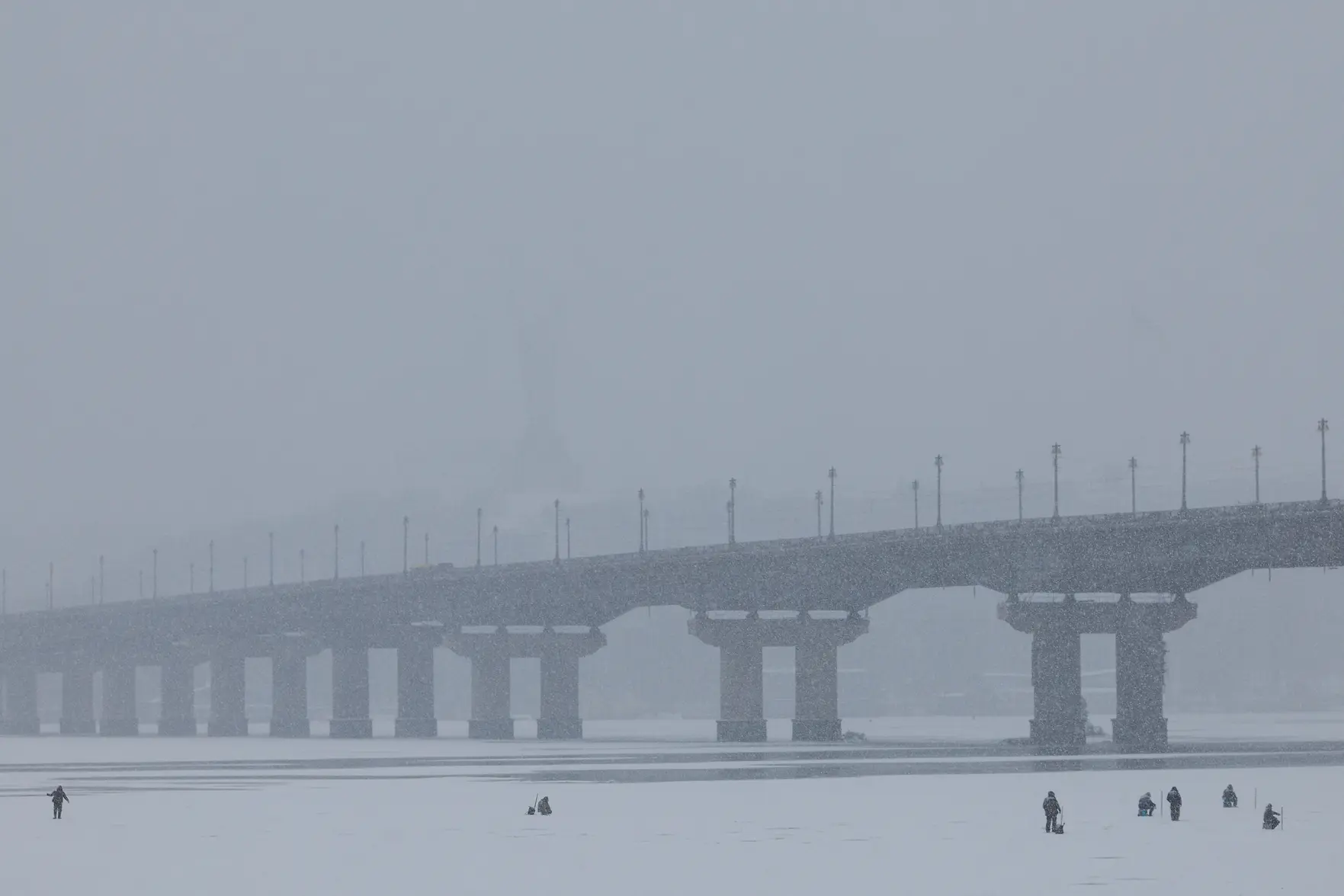 В Киеве над Днепром появился пар из-за резкого похолодания