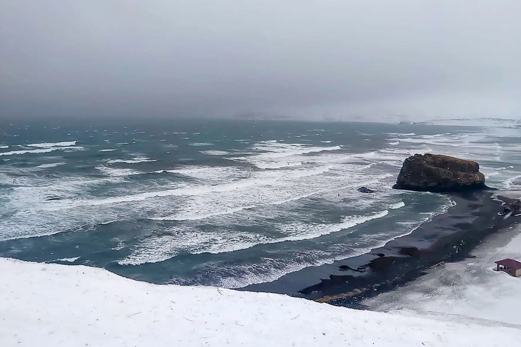 У Курильских островов зафиксировали три землетрясения за вечер 15 февраля