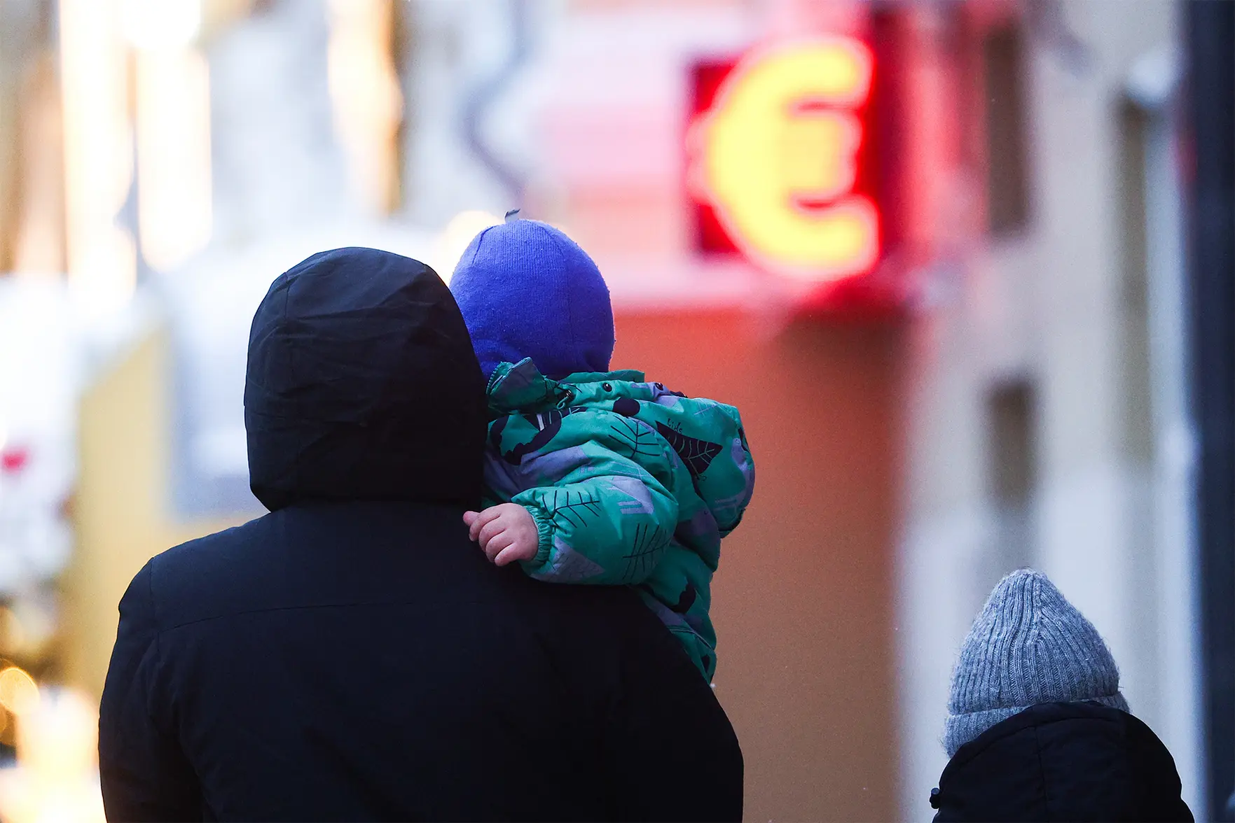 Курс доллара вырос до 77,8 рубля: прогнозы аналитиков на 2026 год