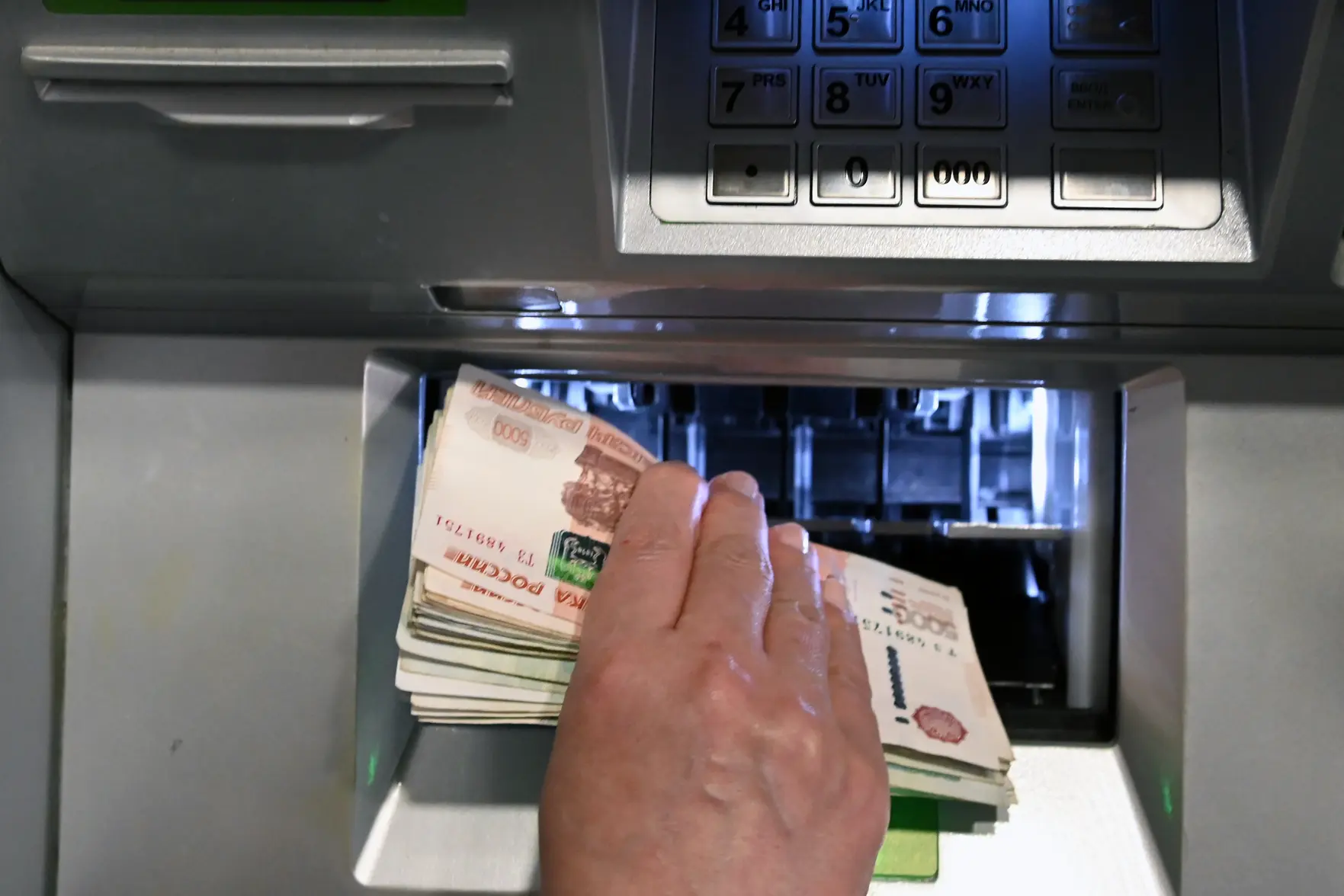 Лимиты на снятие наличных в банкоматах в России