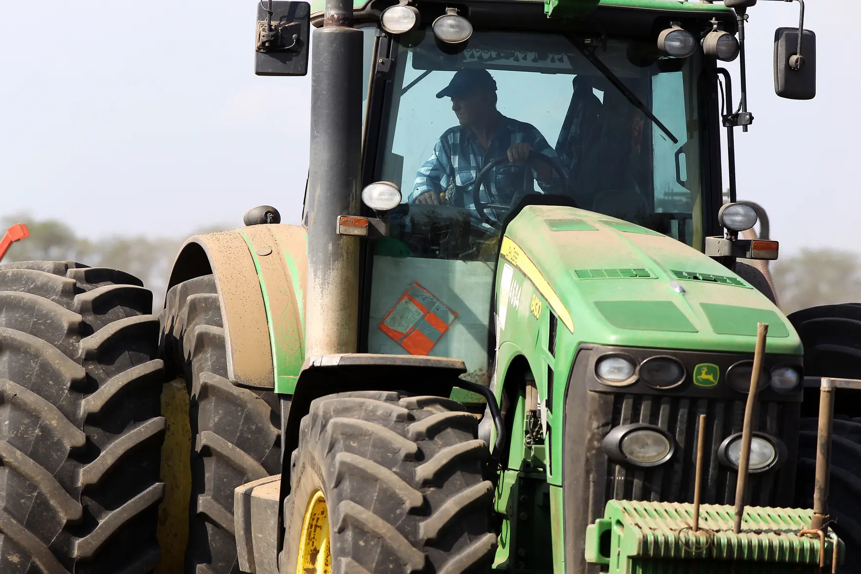 Лукашенко связал отсутствие задержек зарплат с борьбой с пьянством на предприятиях