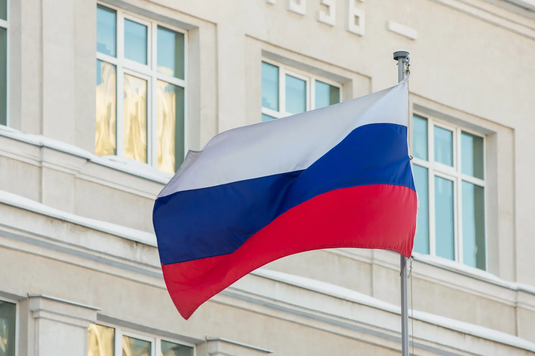 Во Львове продают квартиру с кухней в цветах флага России