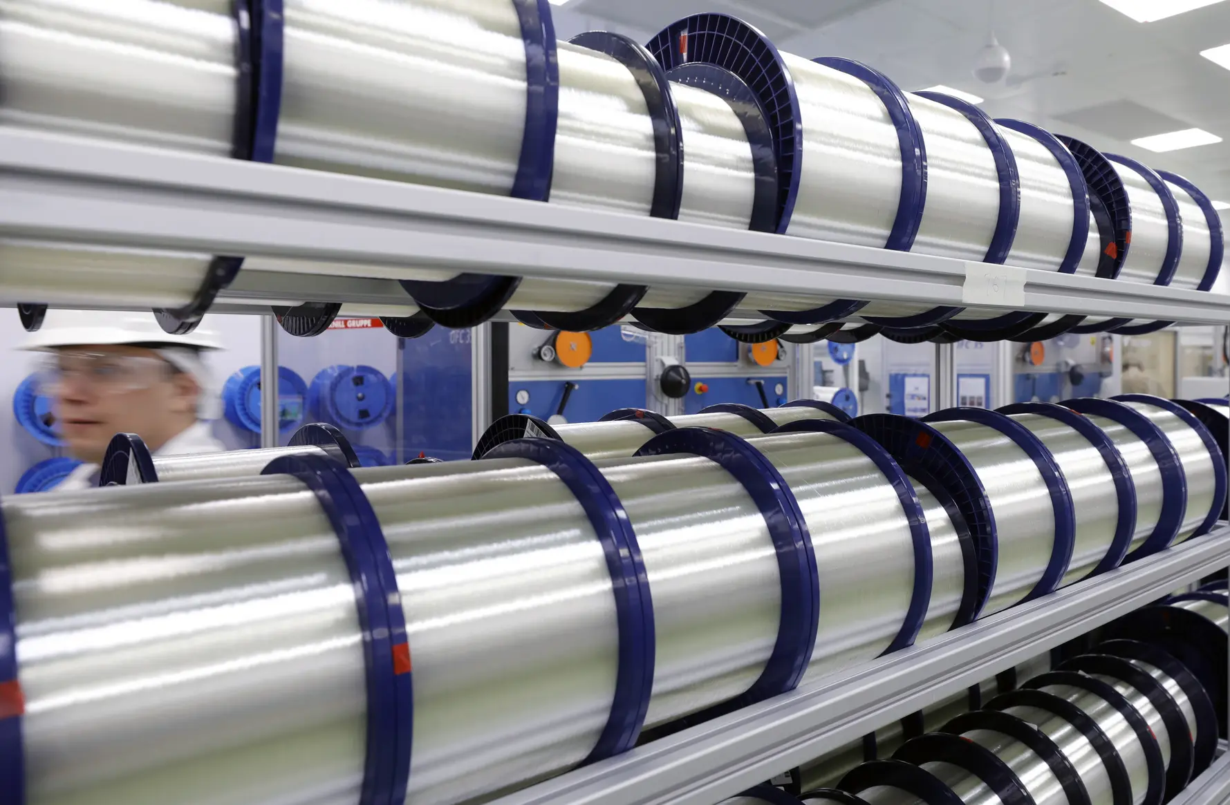 Минпромторг отложил требование по российскому оптоволокну на 2028 год