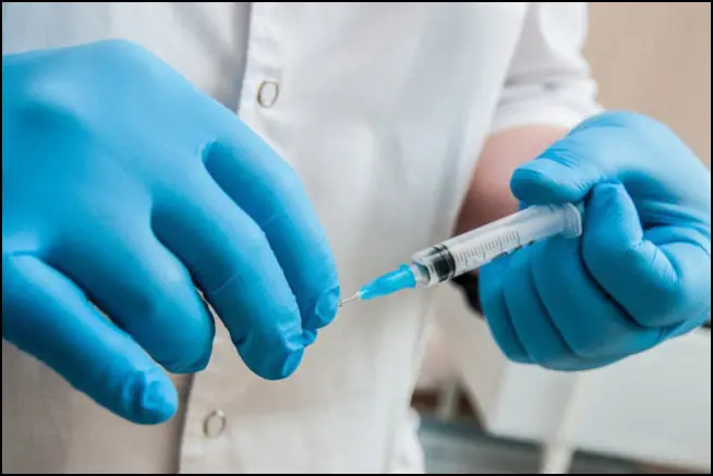 Мишустин: вакцины против разных форм рака могут включить в ОМС