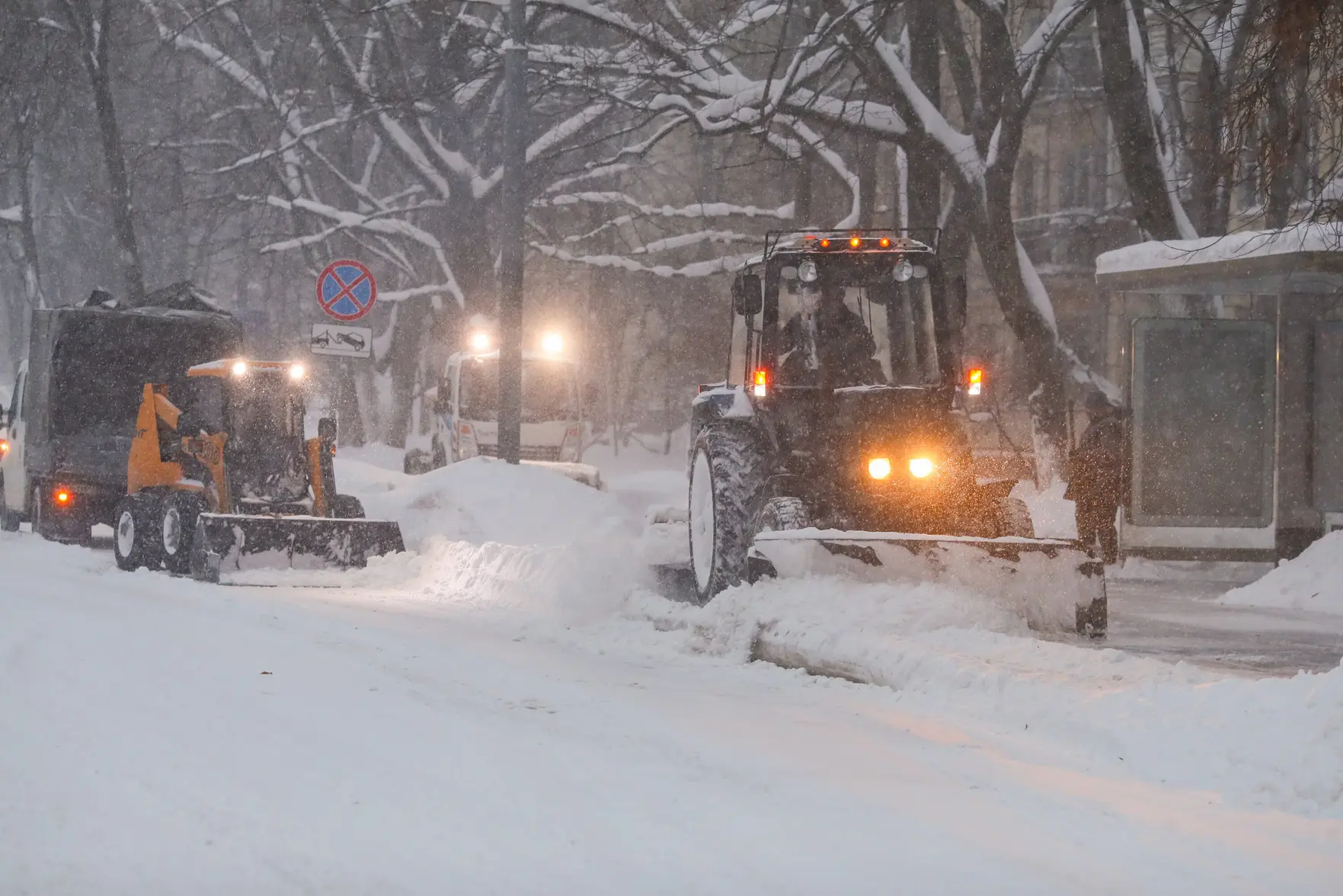 Московские власти борются со снегом