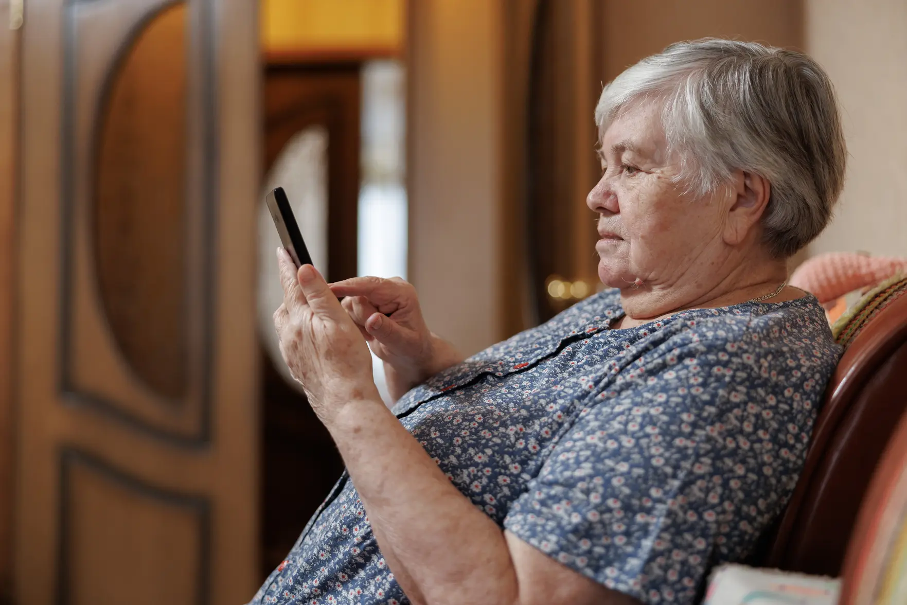 Мошенники пугают россиян «блокировкой пенсии» и ведут на фейковый сайт «Госуслуг»