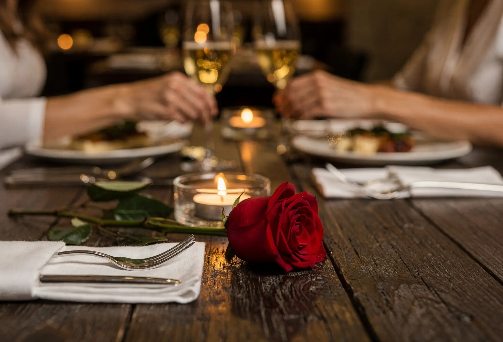 Московские рестораны подняли депозиты за бронь столиков к 14 февраля