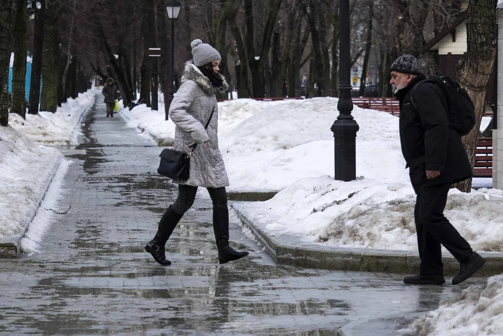 В Москве ждут снегопады и гололедицу: прогноз на 12–13 февраля
