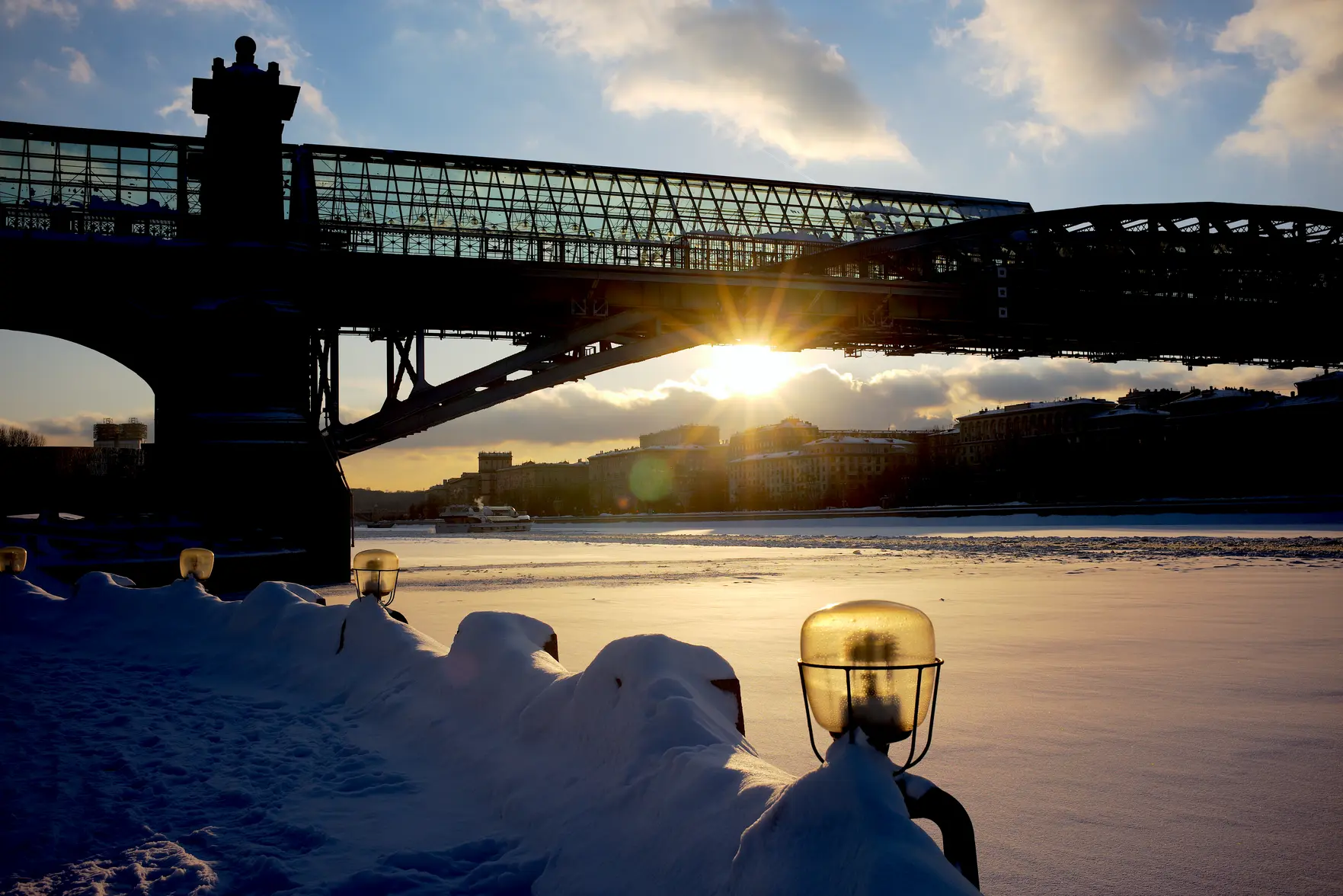 Москвичи утром 2 февраля заметили солнечное гало