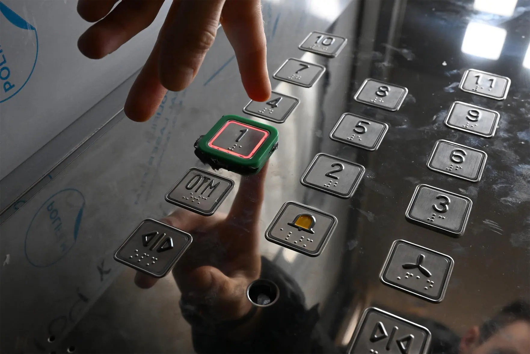 Жильцы дома на Варшавском шоссе пожаловались на лифты, которые не работают