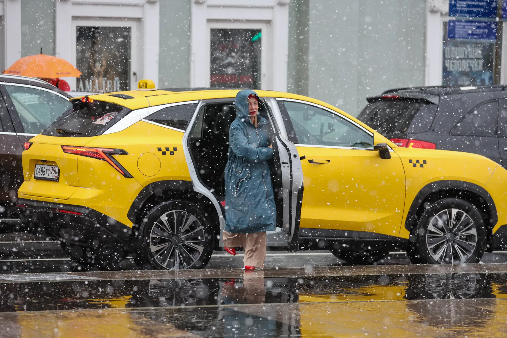 В России хотят ограничить рост цен на такси в плохую погоду