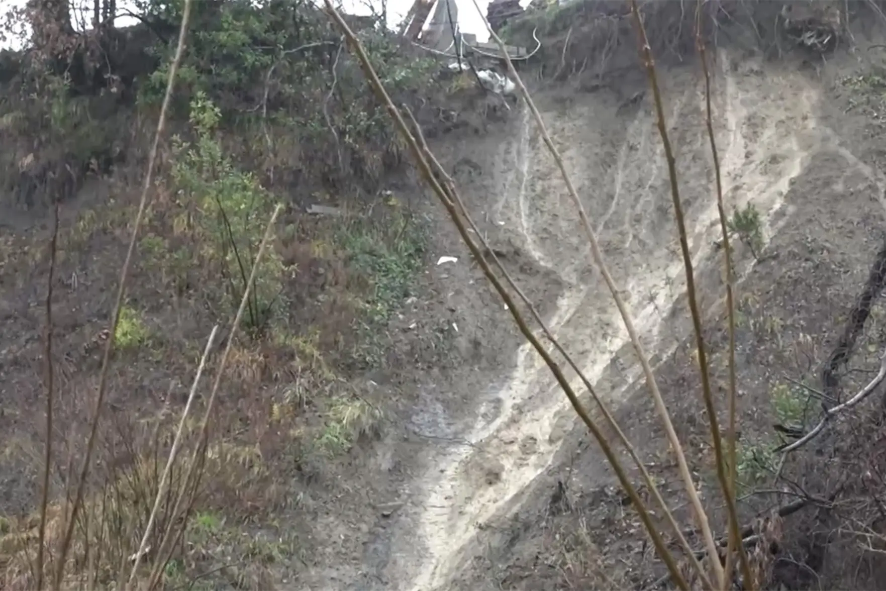 Оползень в Сочи угрожает отрезать от мира десяток садовых товариществ