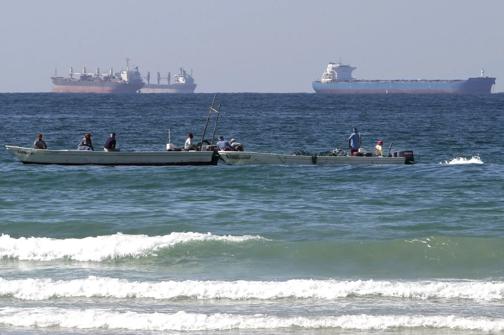 У входа в Ормузский пролив скопилось до 200 танкеров после заявлений Ирана