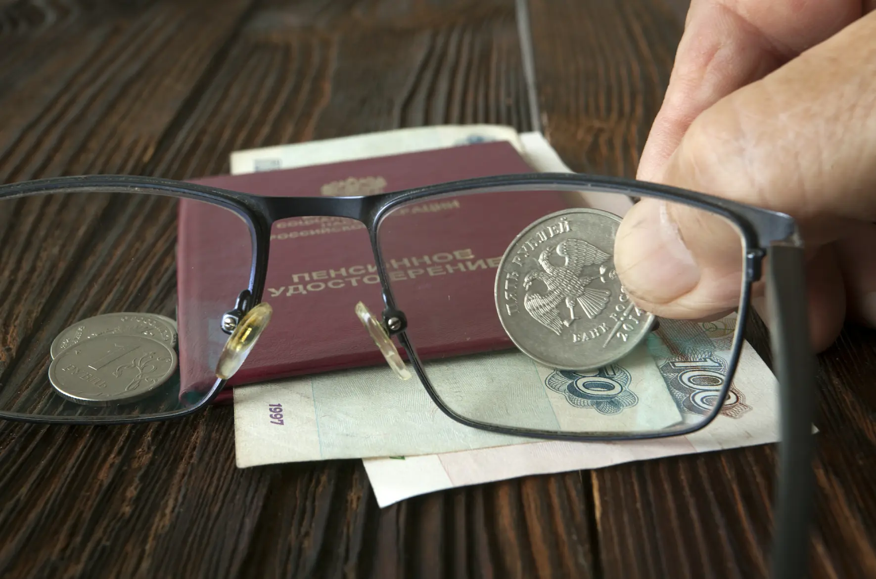 Пенсия по старости в 2026 году: возраст, стаж, баллы и условия досрочного выхода