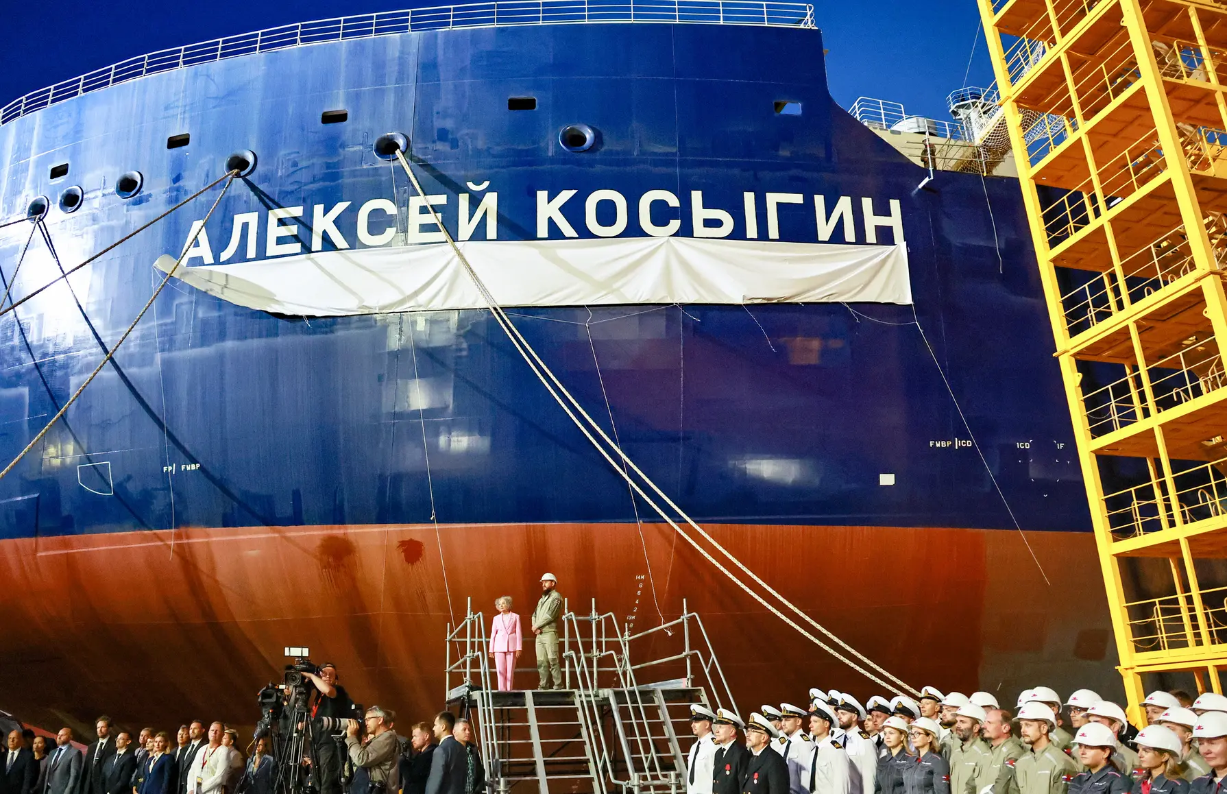 Первый российский СПГ-танкер Arc7 «Алексей Косыгин» дошел до «Арктик СПГ-2» по Севморпути