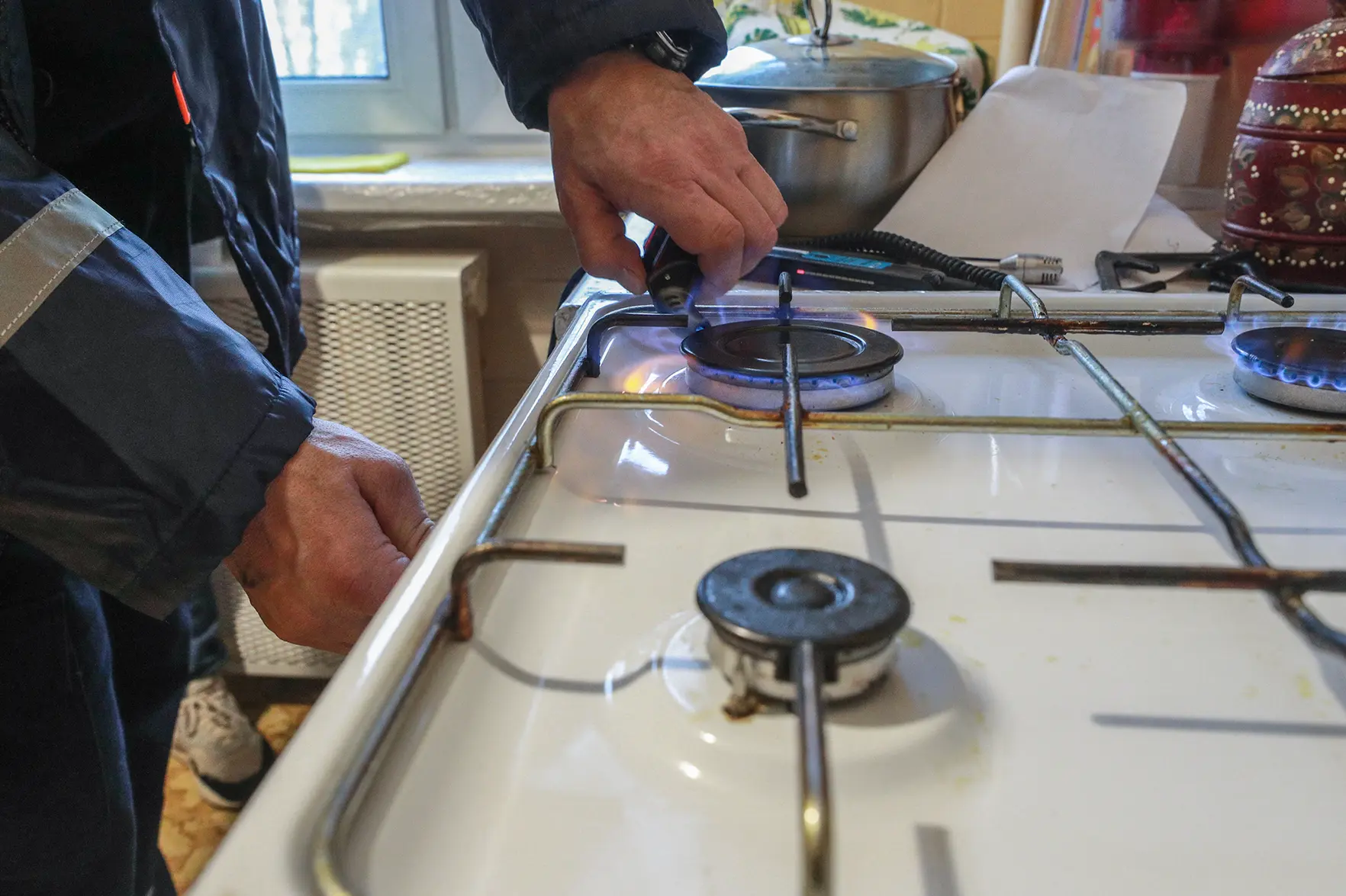 В Петербурге из газовой конфорки пошла вода после ошибки с подключением колонки