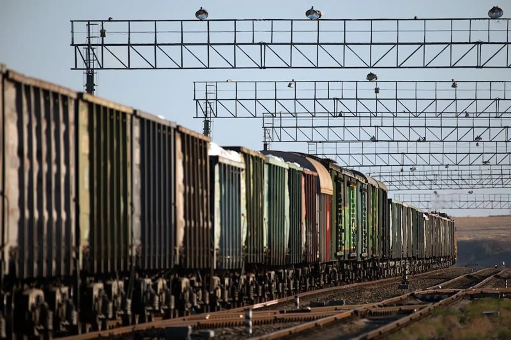Погрузка 30 крупнейших железнодорожных операторов в России упала на 6,9 процента
