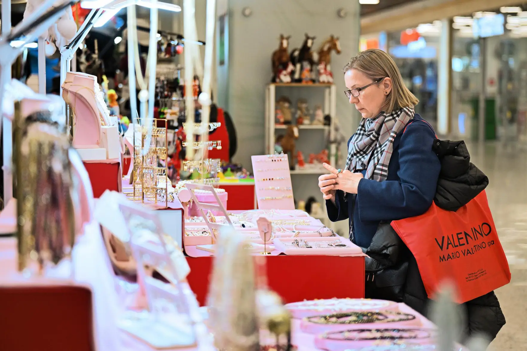 Предновогодние скидки раздражают россиян