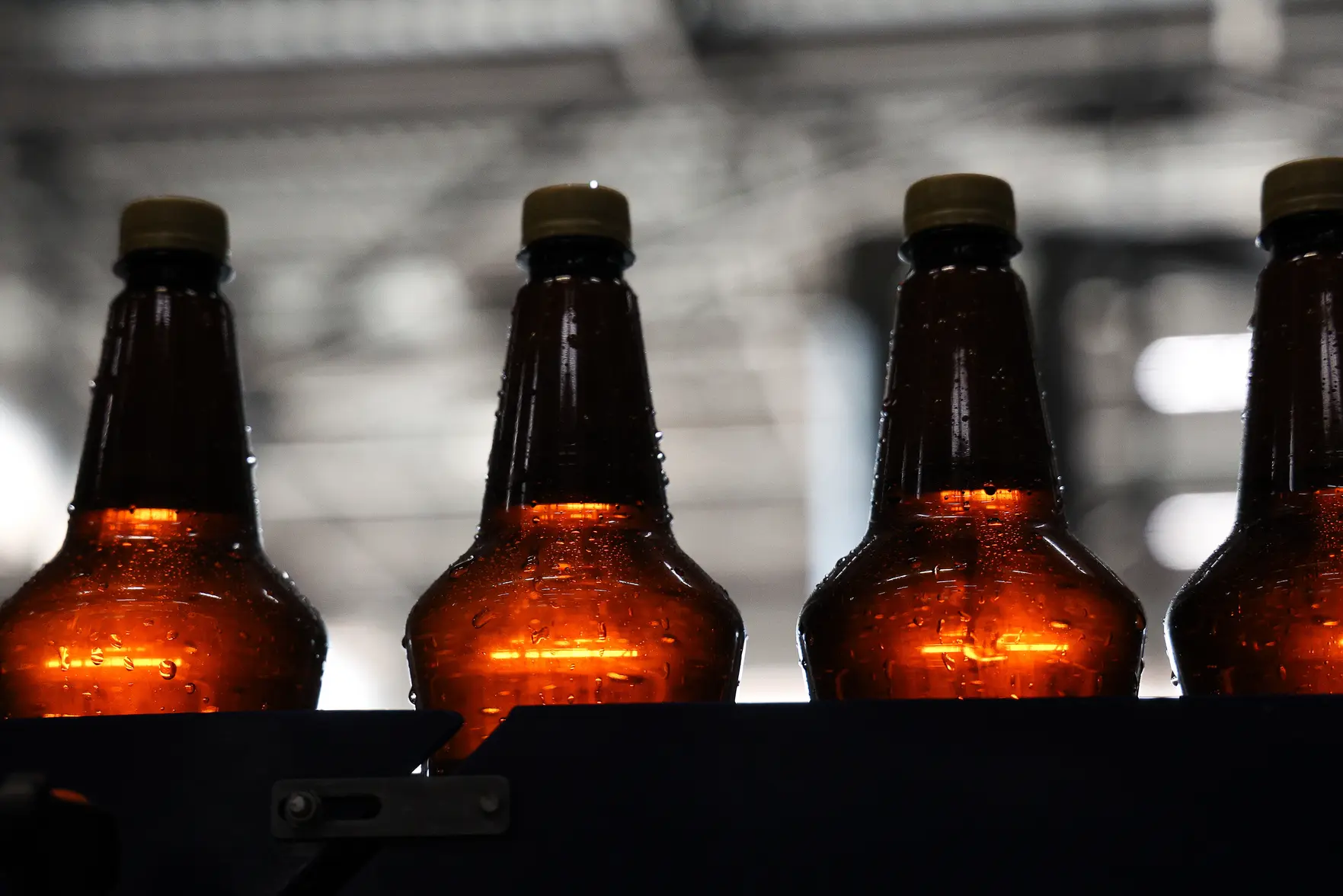 Розничные продажи алкоголя в России в 2025 году упали на 9,3%