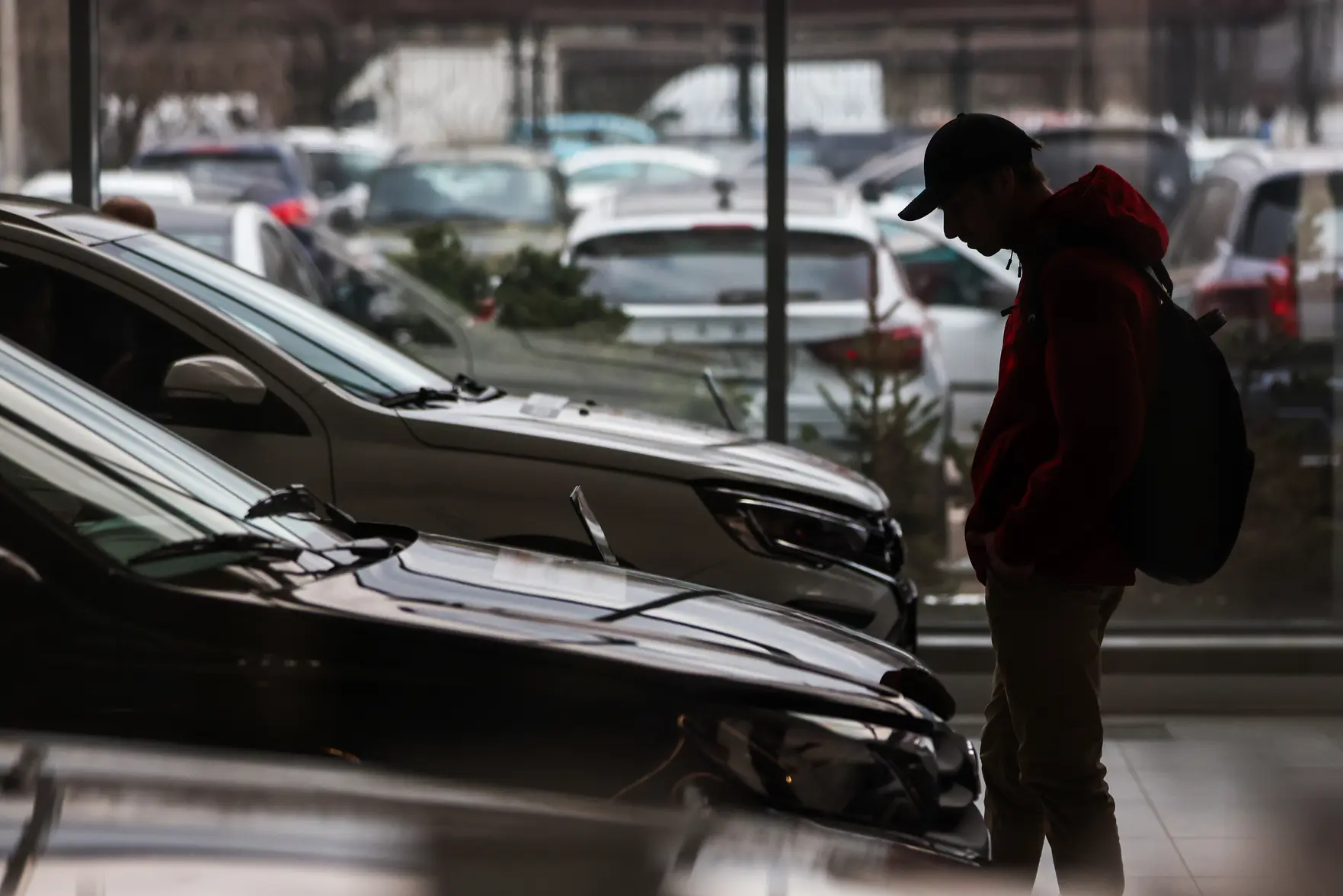 Продажи новых легковых автомобилей в России сократятся на 17 процентов в 2025 году