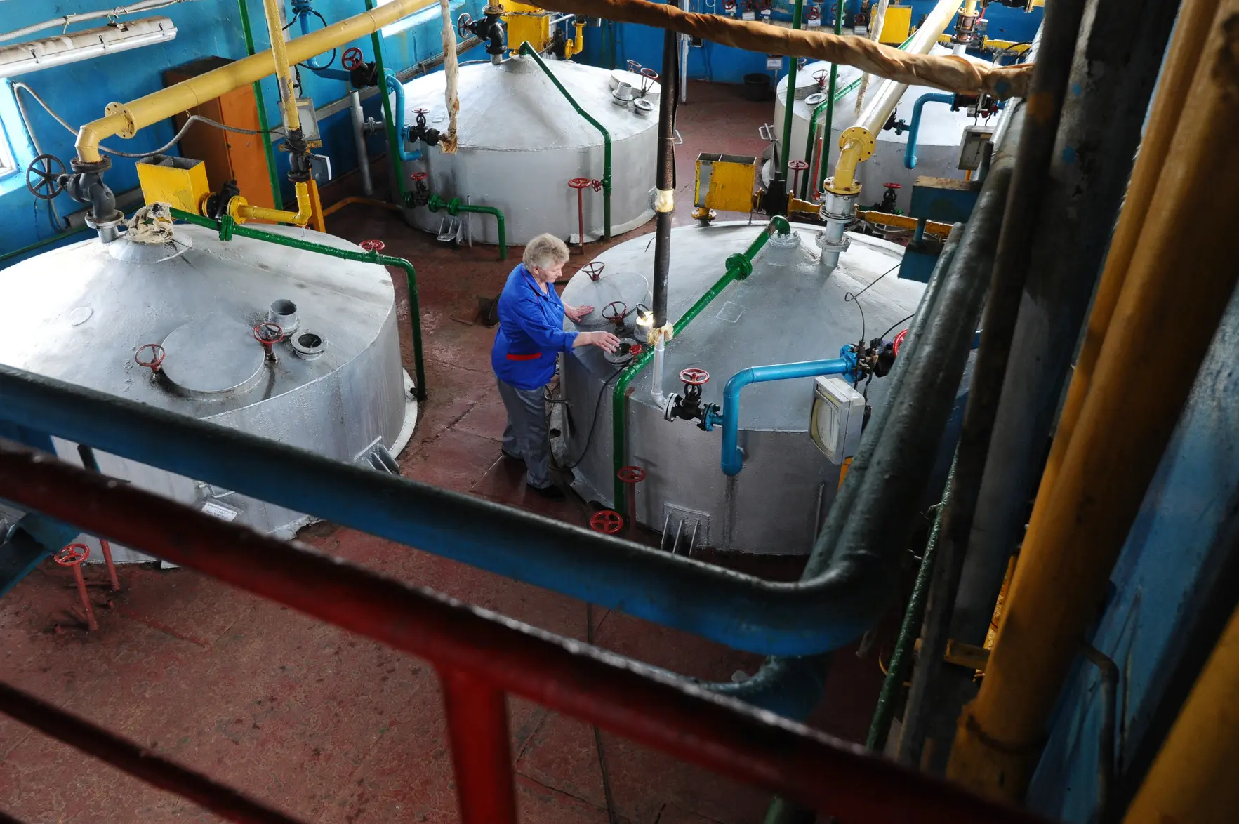 Производство этилового спирта в России в 2025 году упало на 10,04%