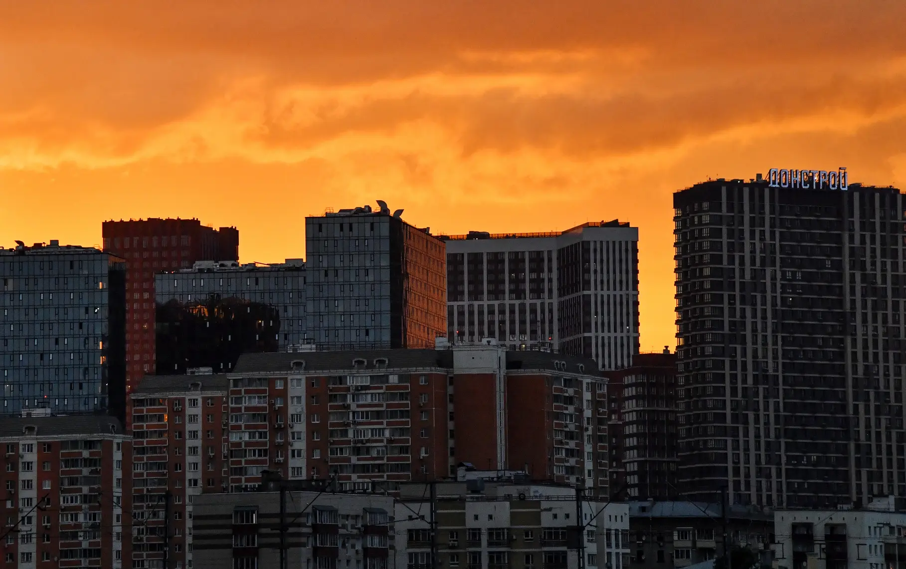 Прорвало трубу в ЖК 'Остров' от застройщика 'Донстрой'