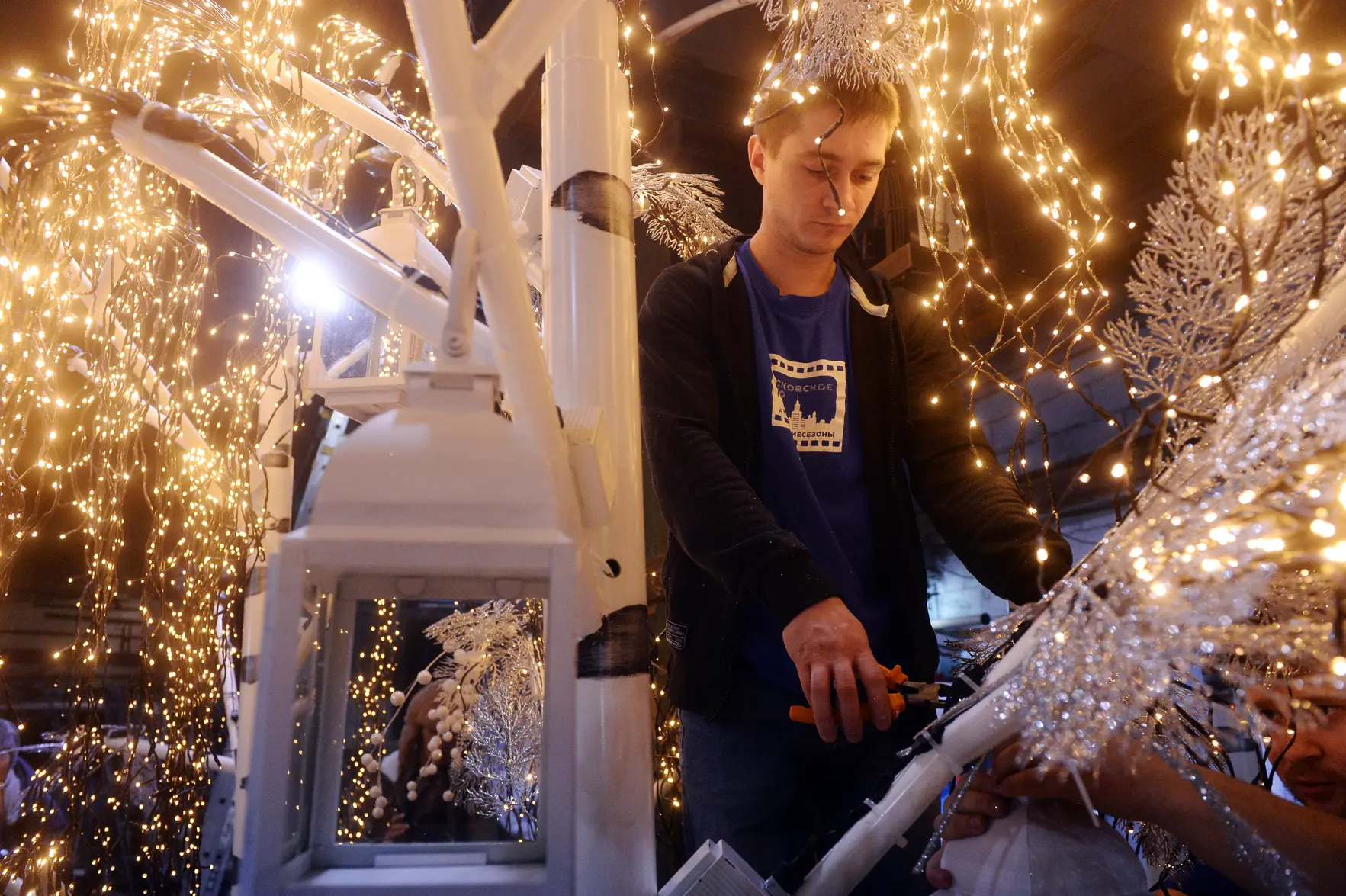 Почти половина россиян будут работать в новогодние праздники