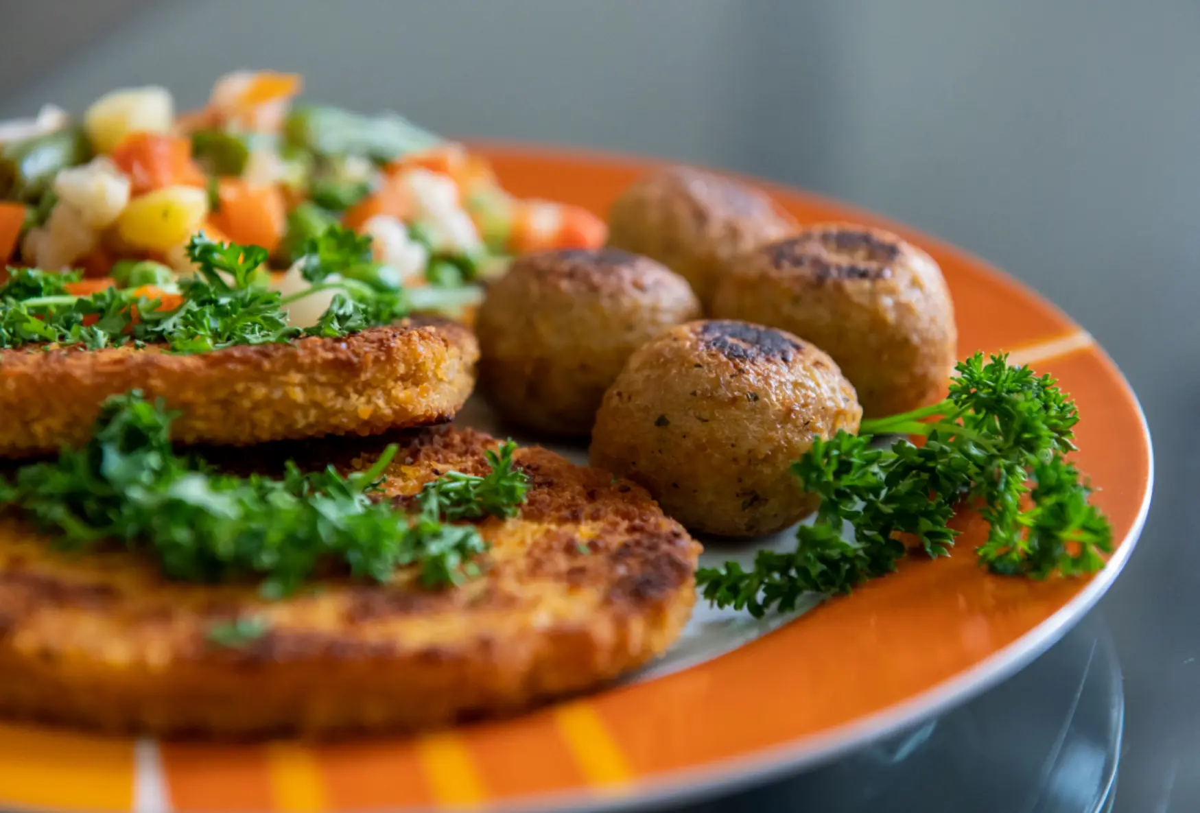 В растительных котлетах нашли следы курицы: проверка Роскачества