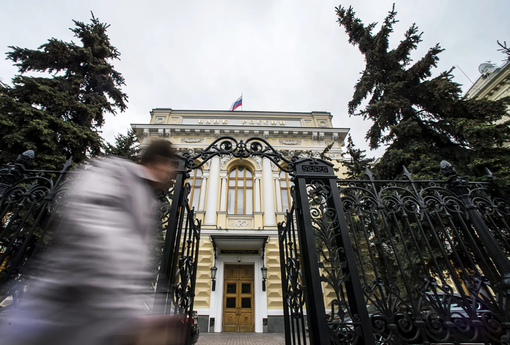 Резервы России упали на 8,9 миллиарда долларов за неделю