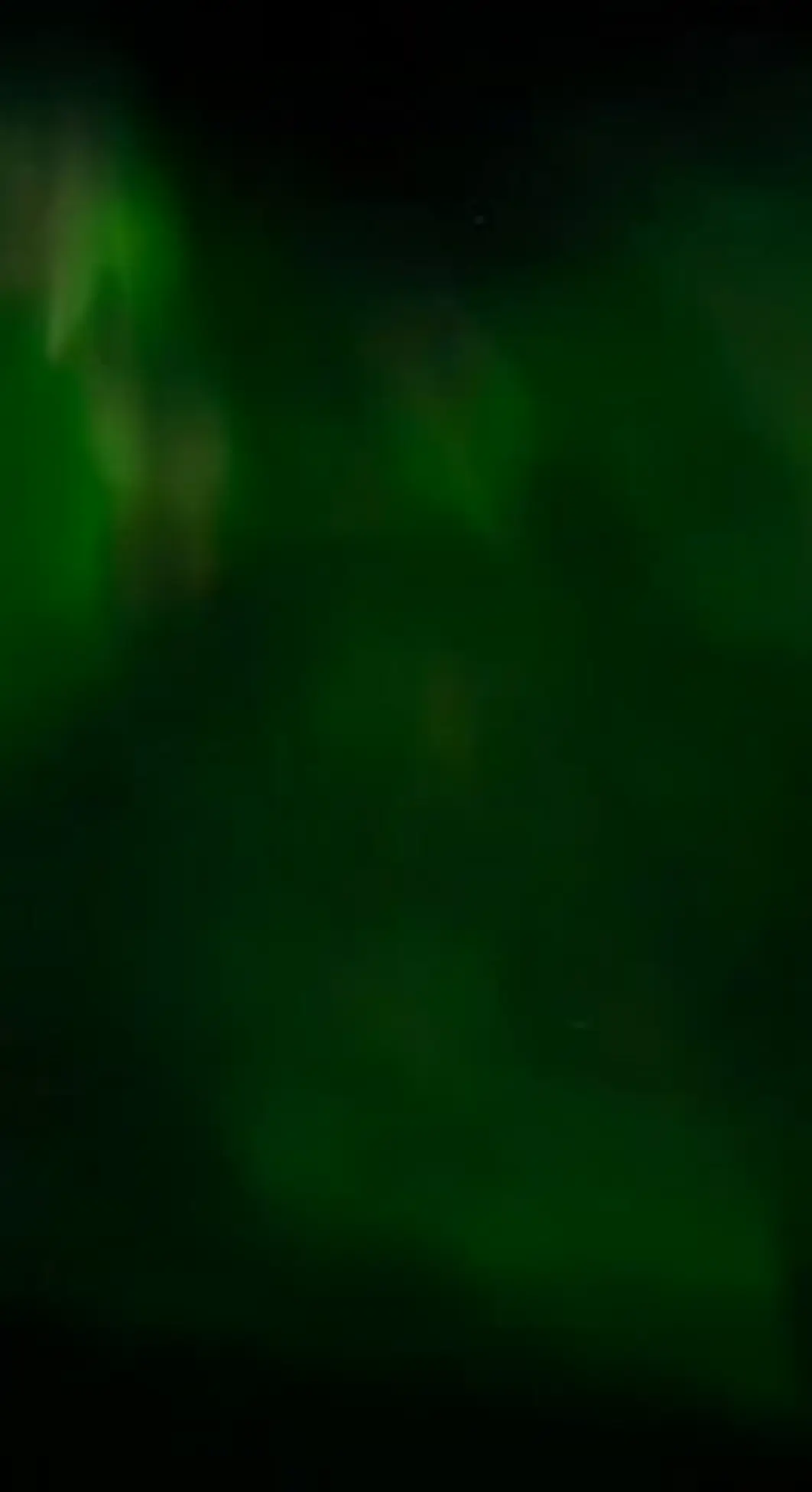 Жители России и Украины показали кадры масштабного северного сияния