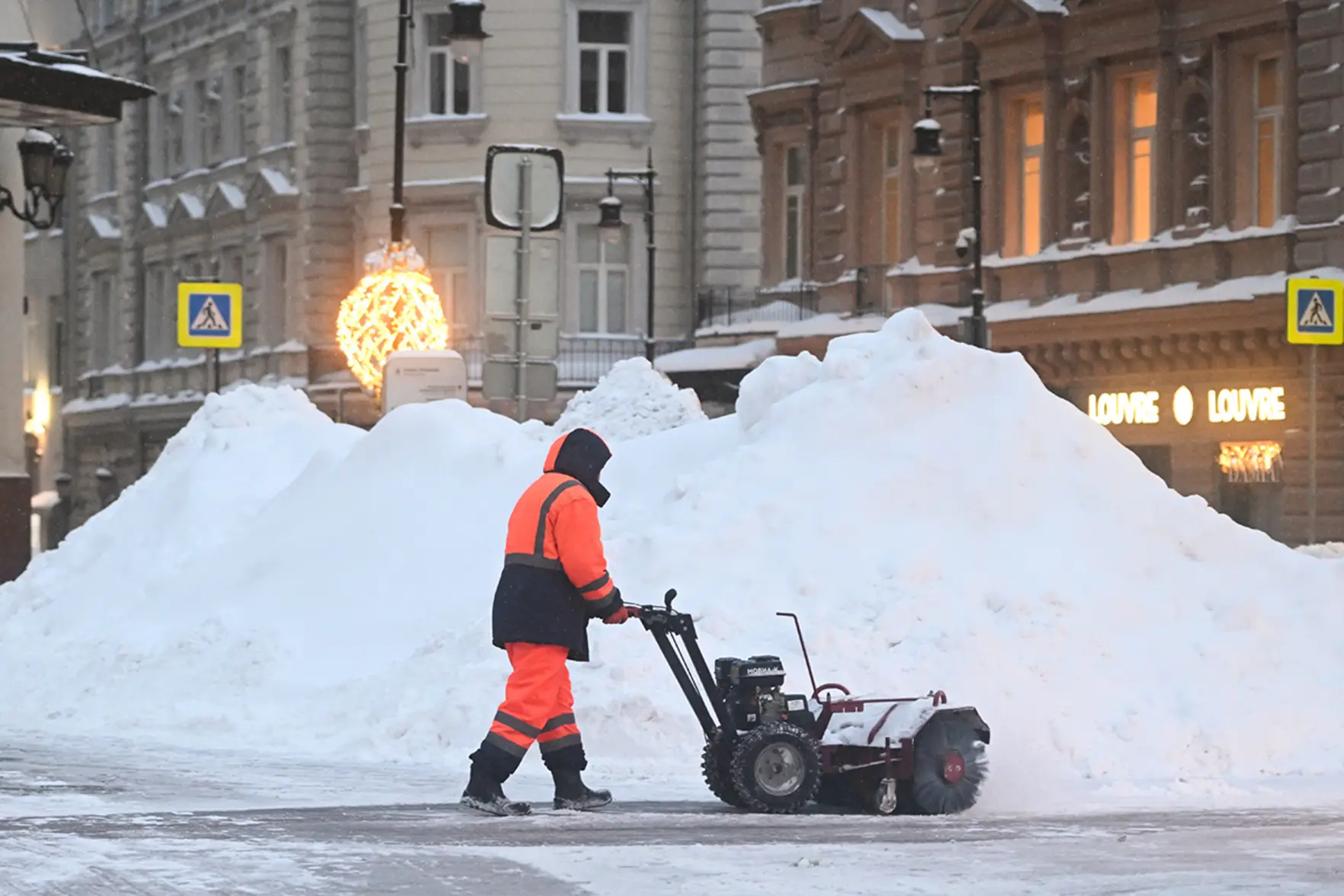 Снег в Москве и области может пролежать до конца апреля
