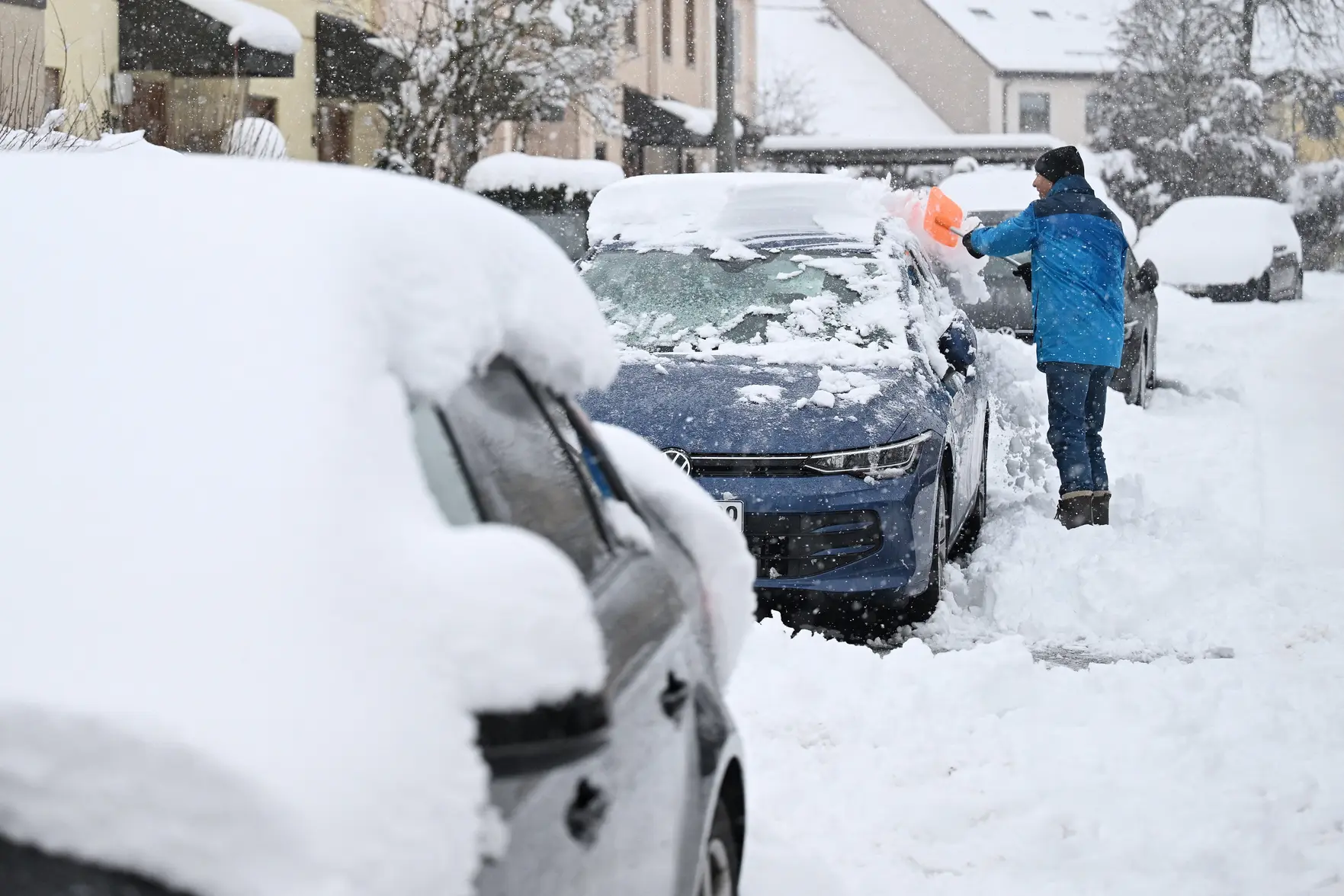 Снегопады в Германии сорвали рейсы и осложнили движение на дорогах